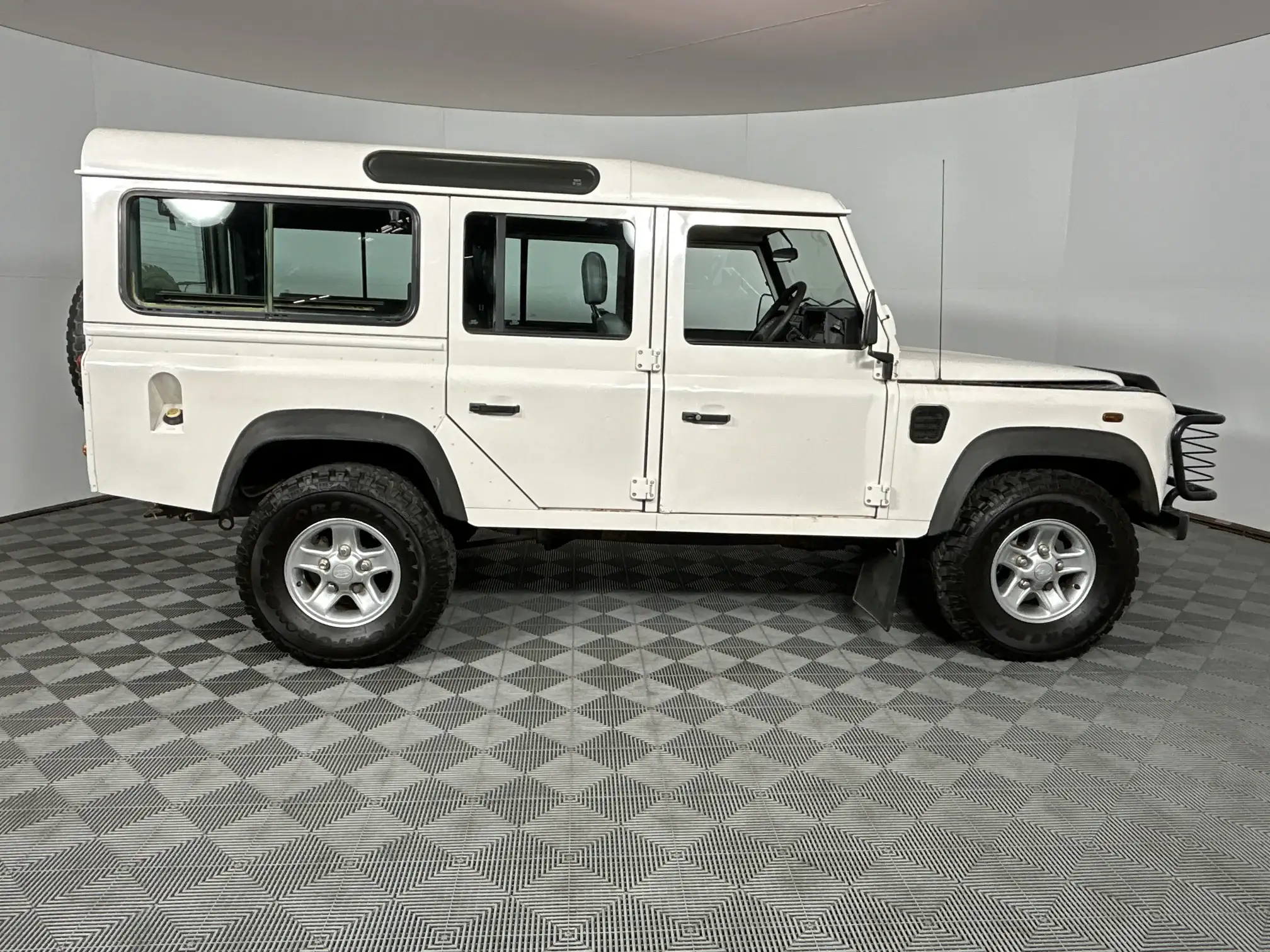 Land Rover Defender 110