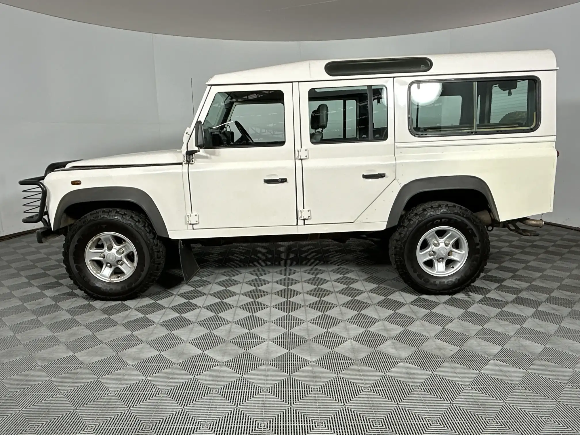 Land Rover Defender 110