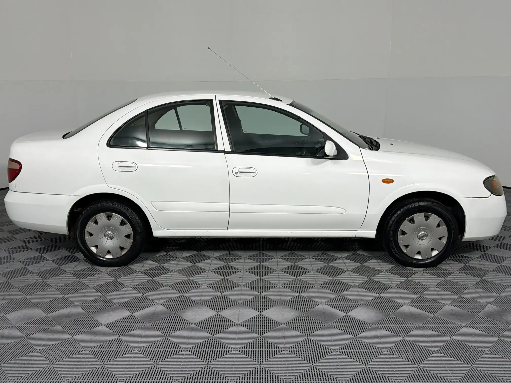 Nissan Almera