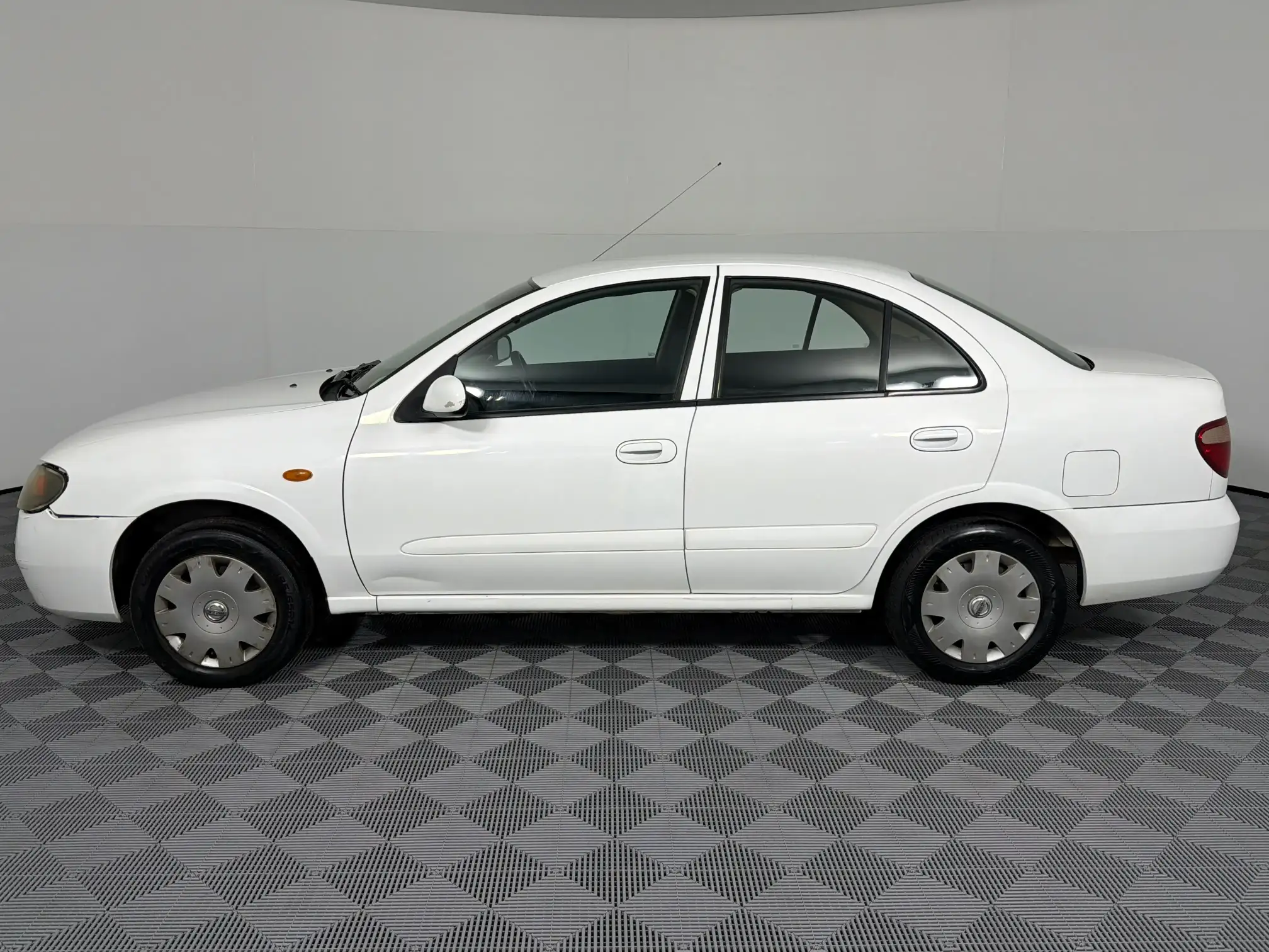 Nissan Almera