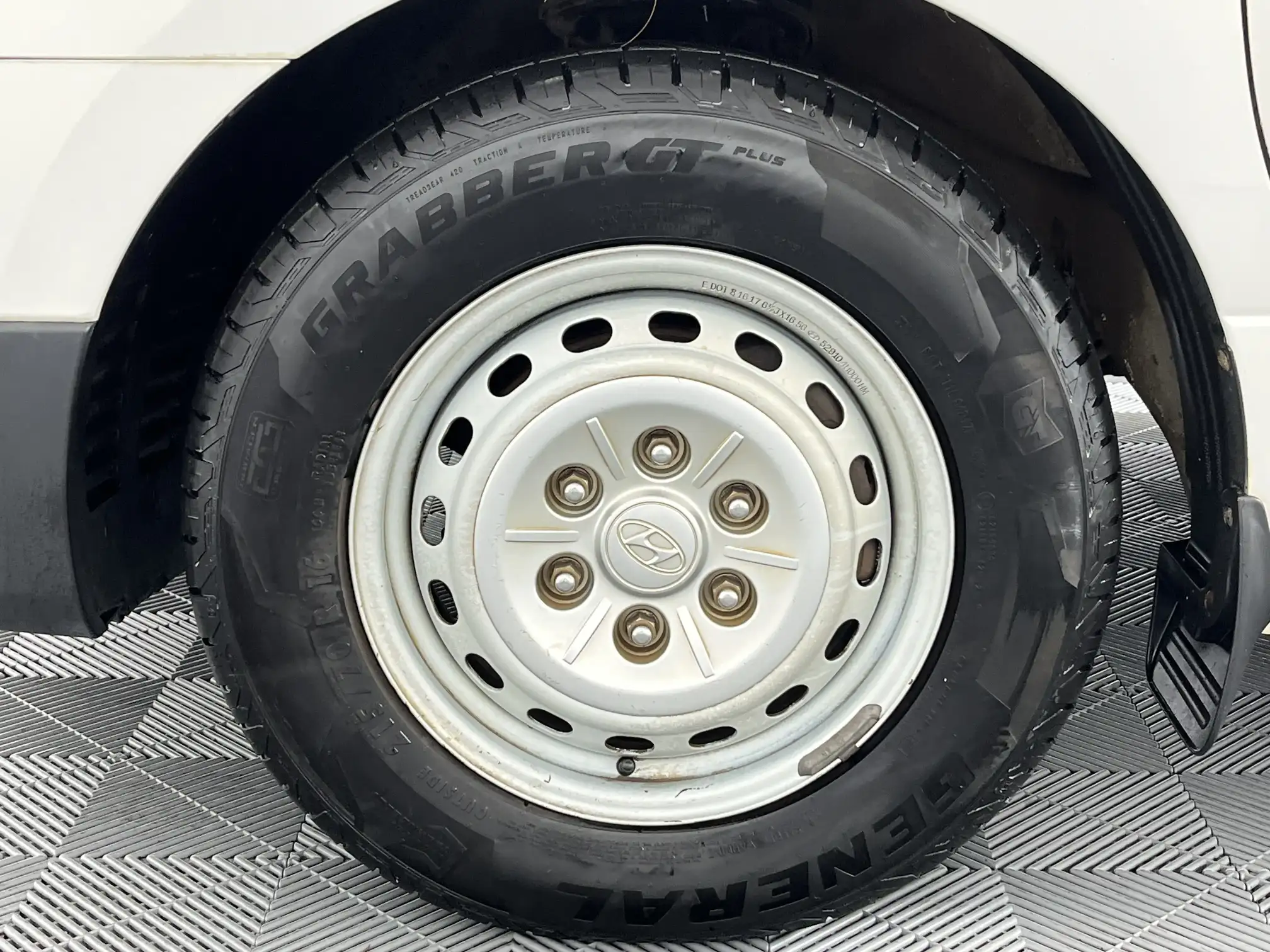 Hyundai H-1