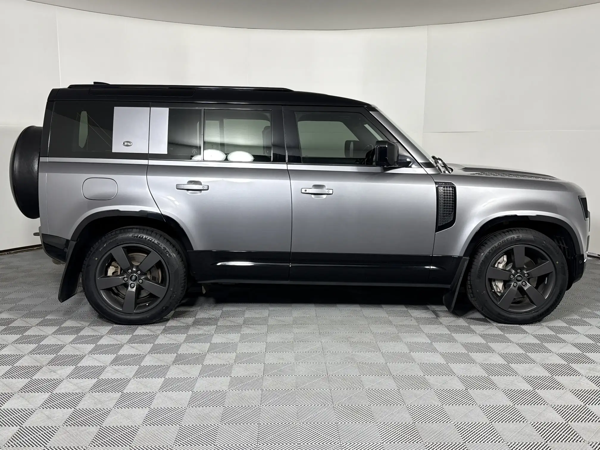 Land Rover Defender 110
