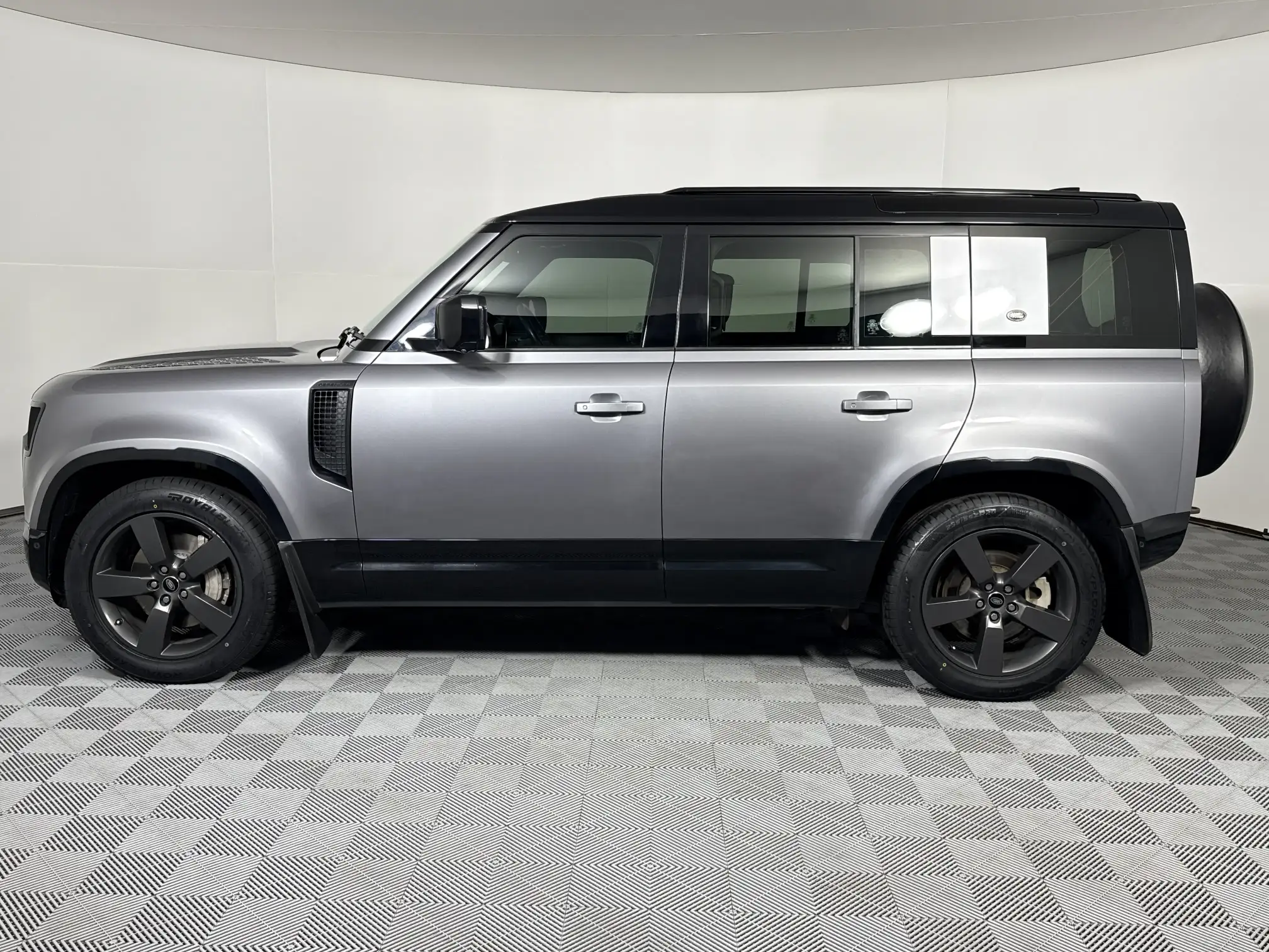 Land Rover Defender 110