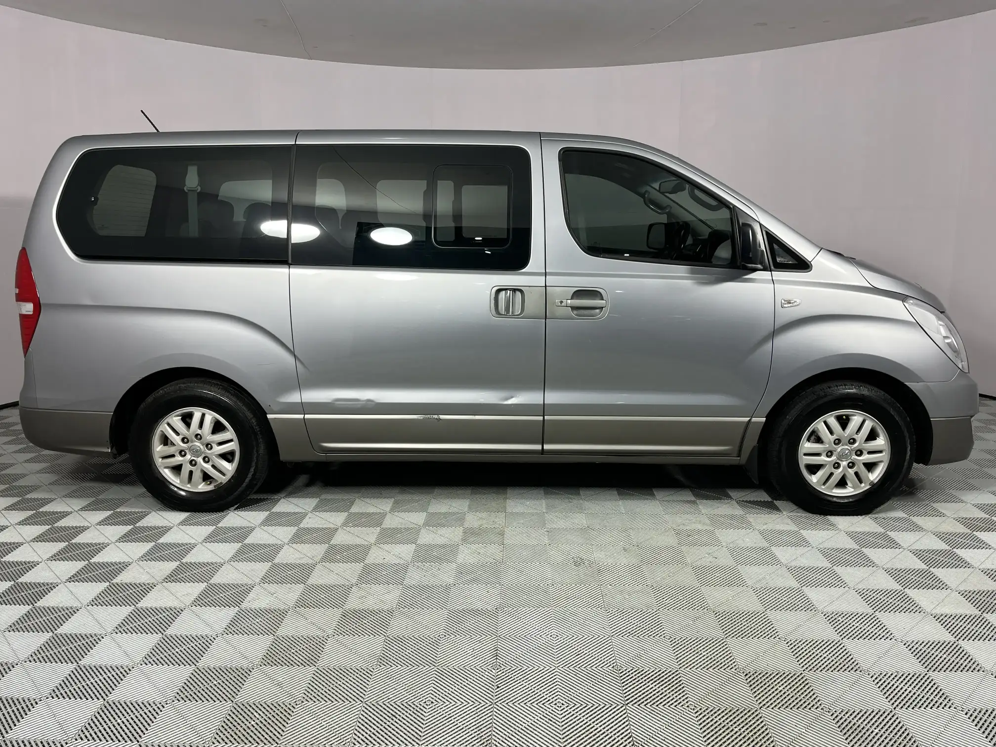 Hyundai H-1