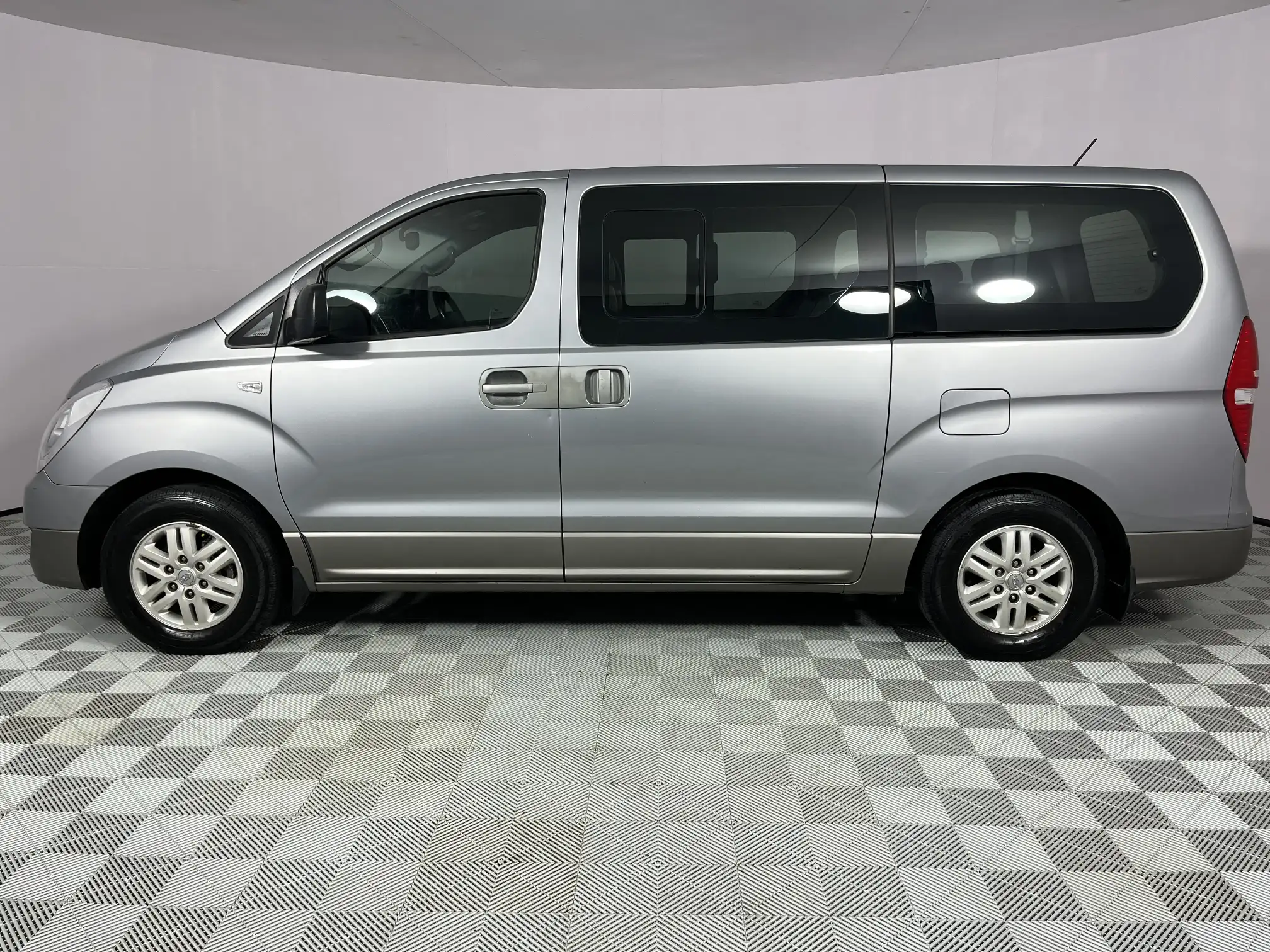 Hyundai H-1