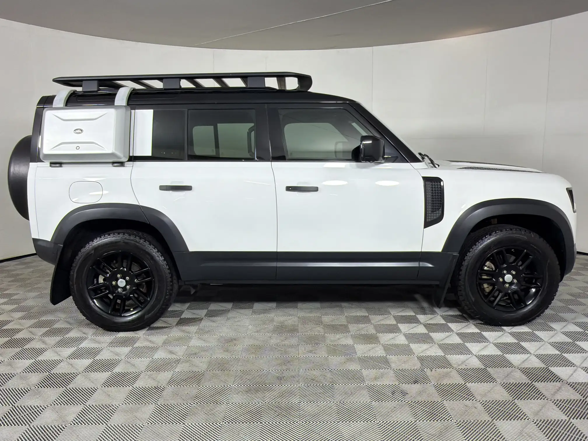 Land Rover Defender 110