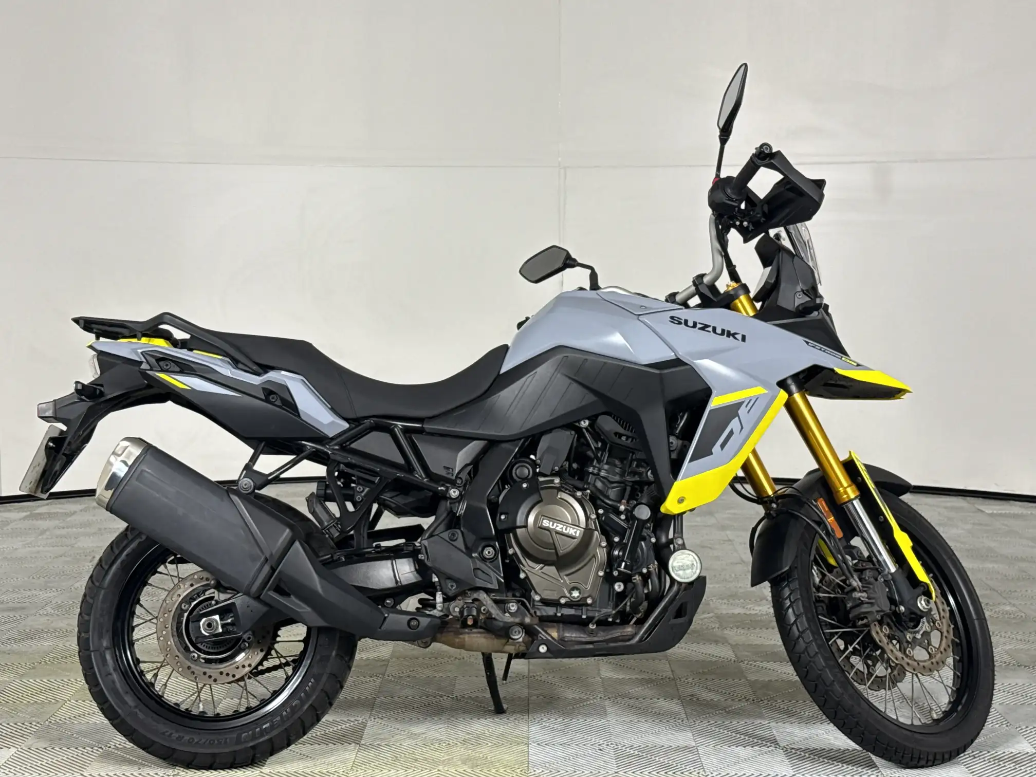 Suzuki 800