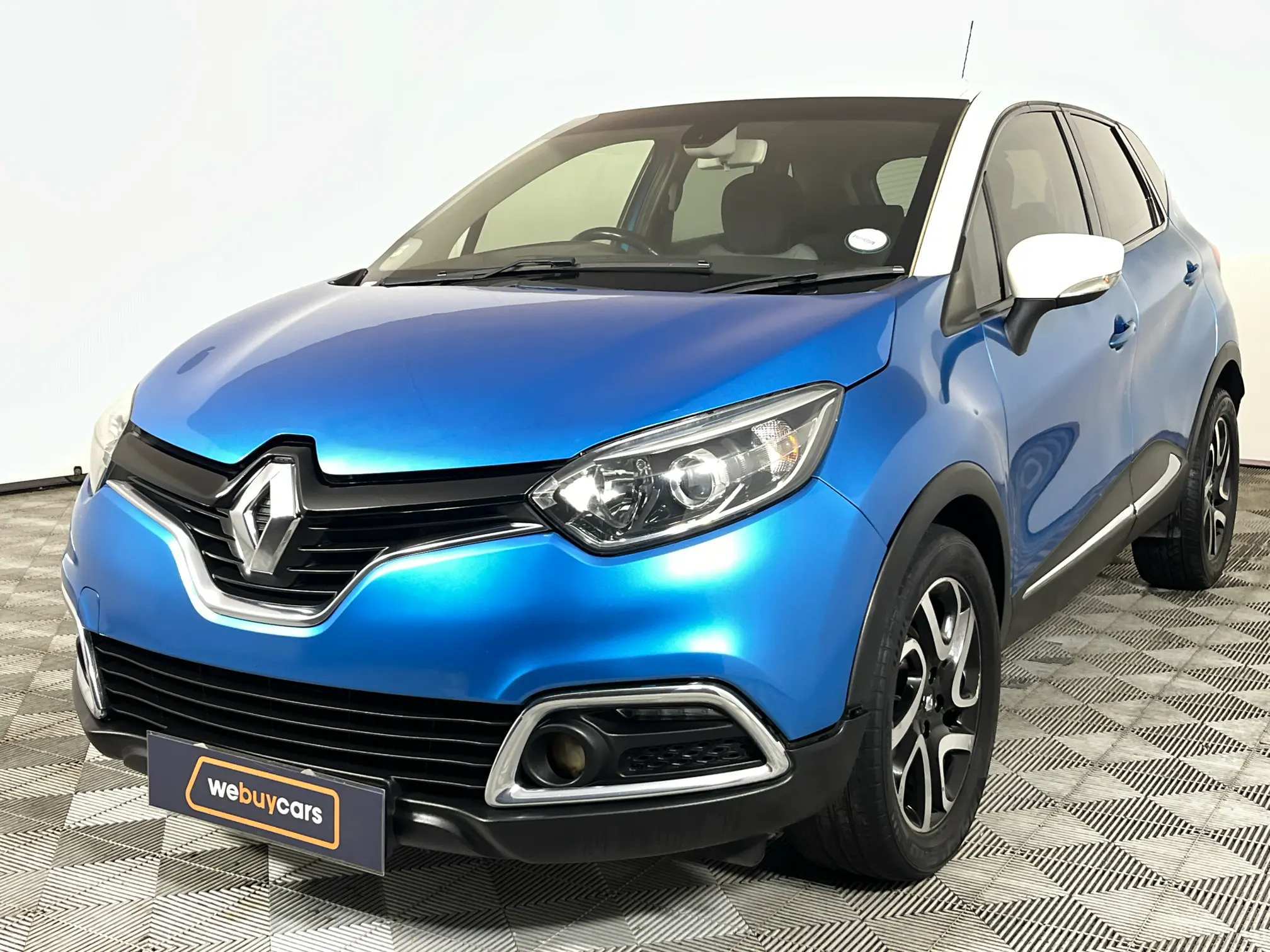 2016 Renault Captur 900t Dynamique 5-Door (66 KW)