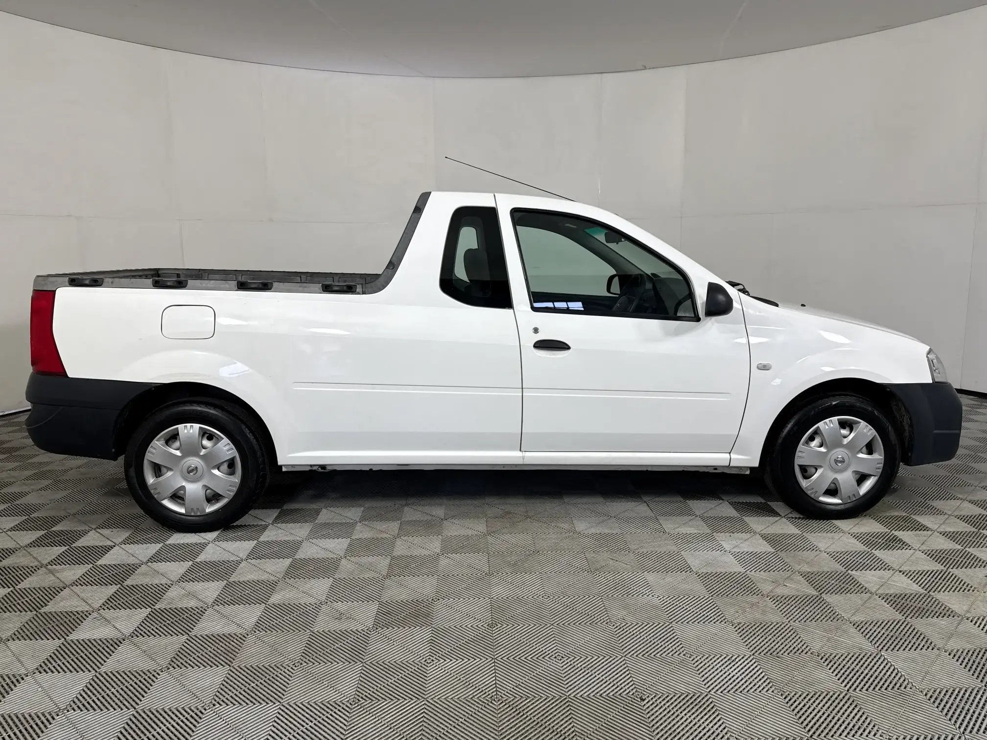 Nissan NP200