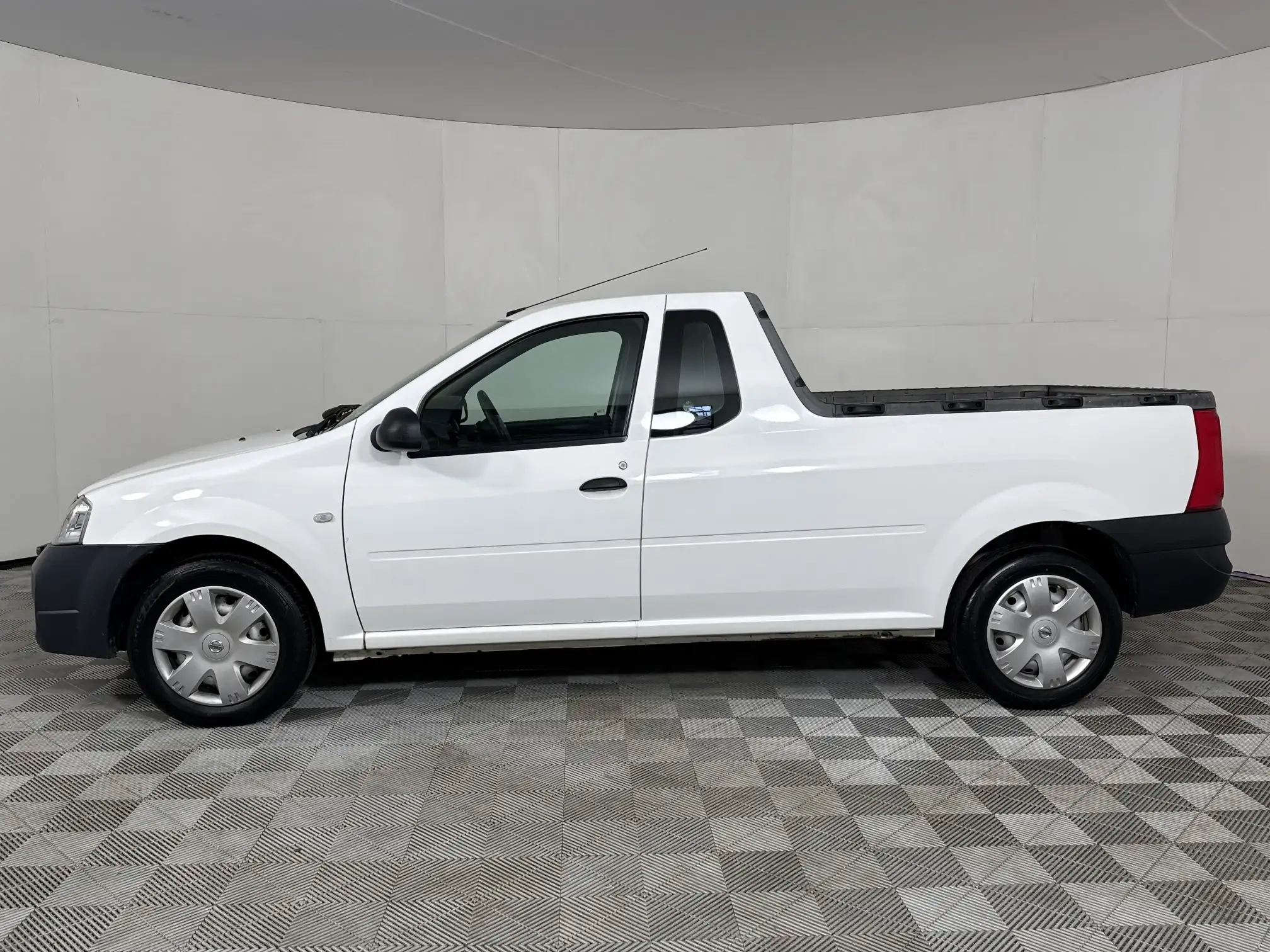 Nissan NP200