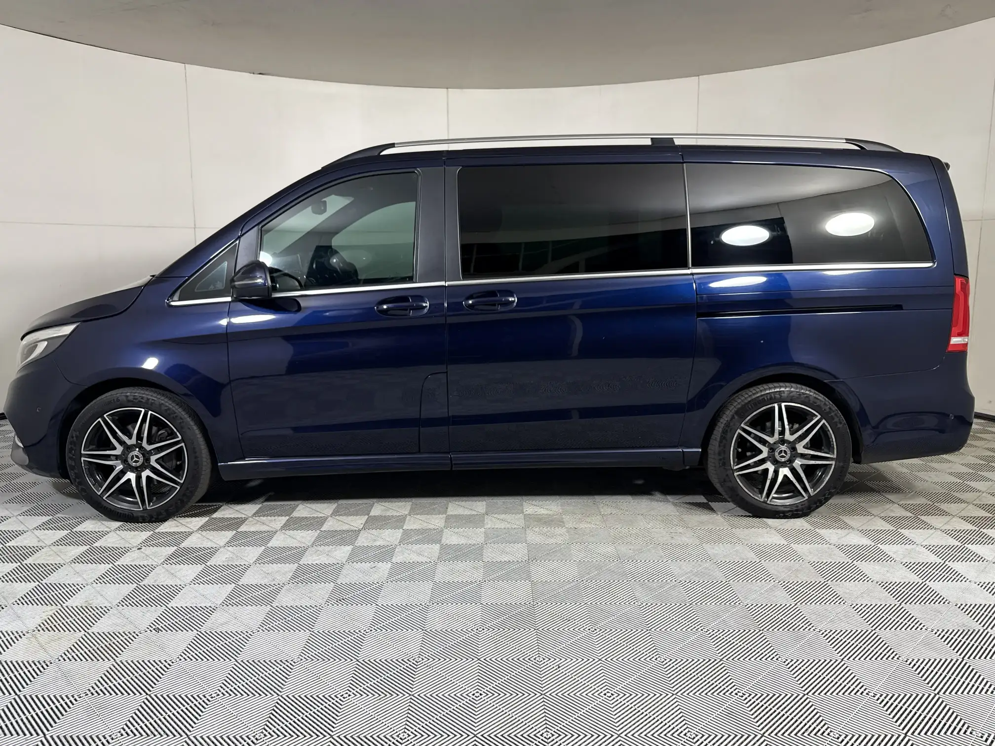 Mercedes-Benz V250