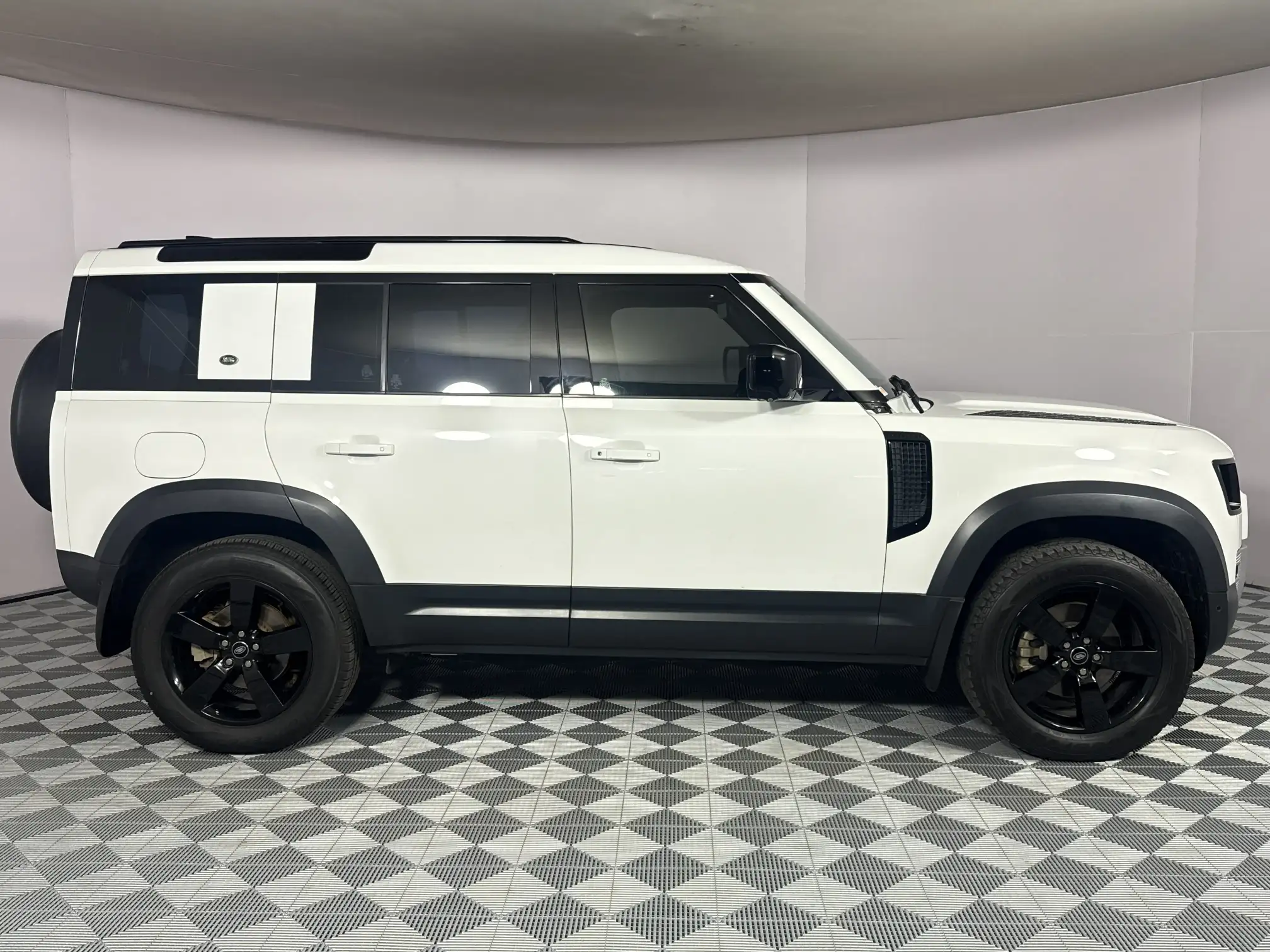 Land Rover Defender 110
