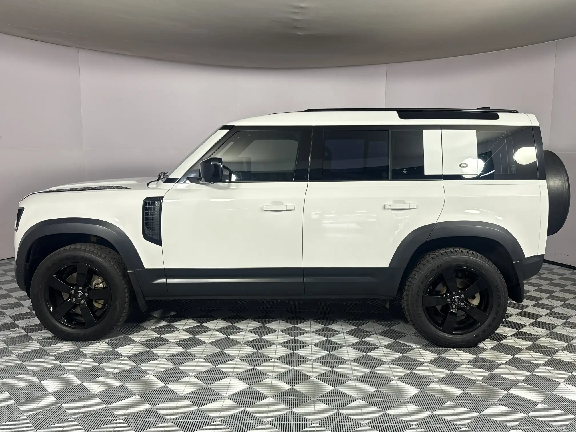 Land Rover Defender 110