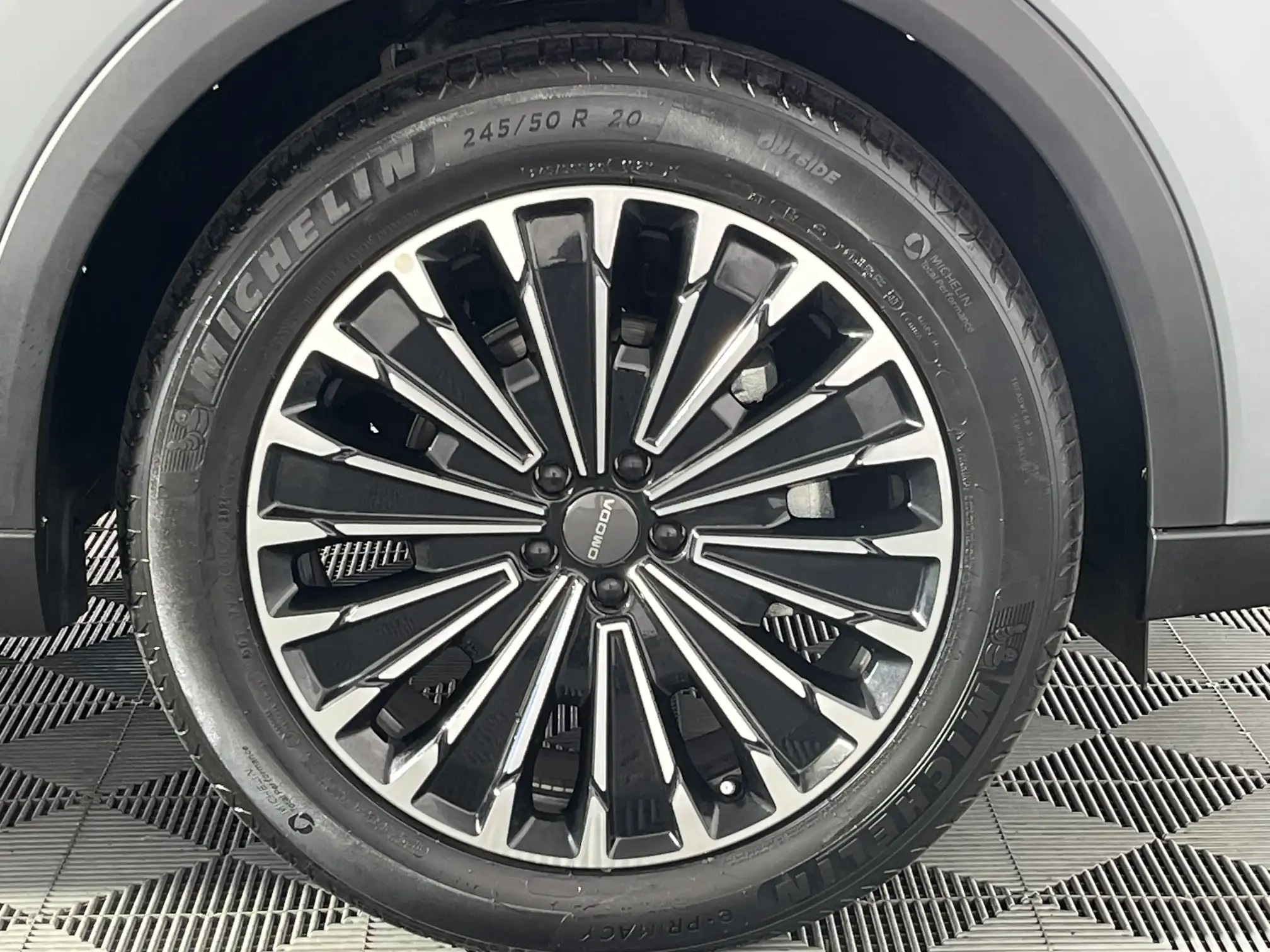 Omoda C9