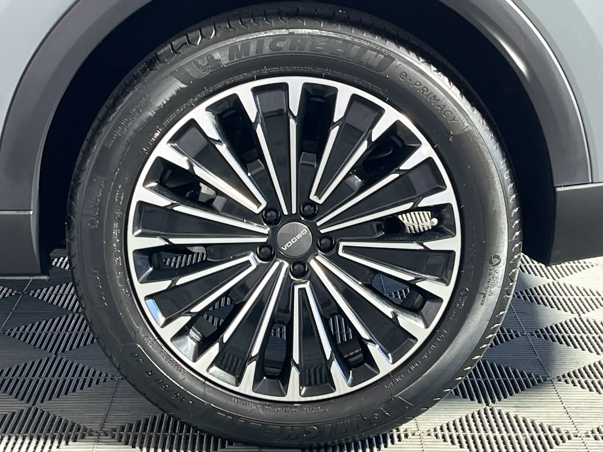 Omoda C9