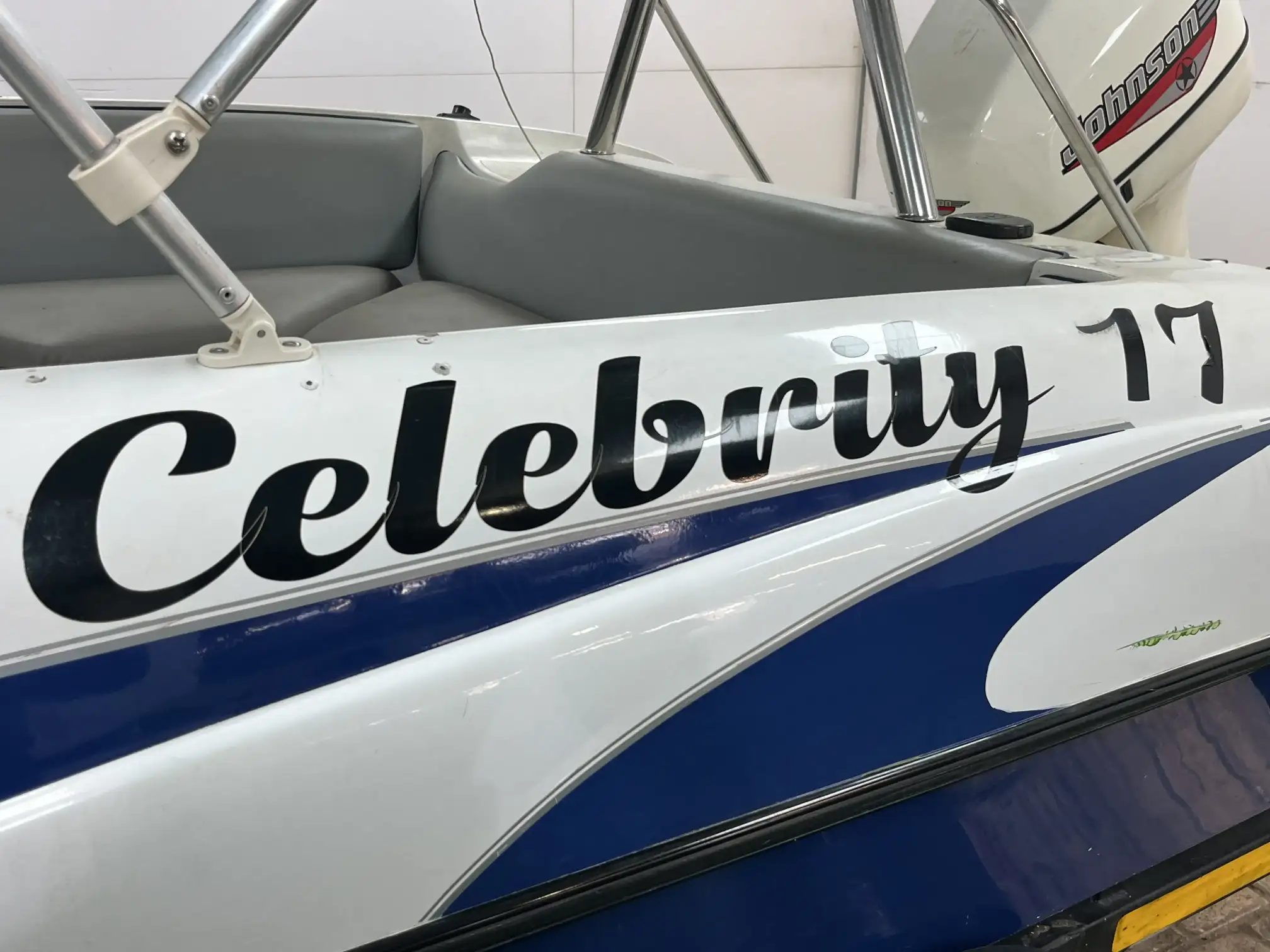 Celebrity Mono 17