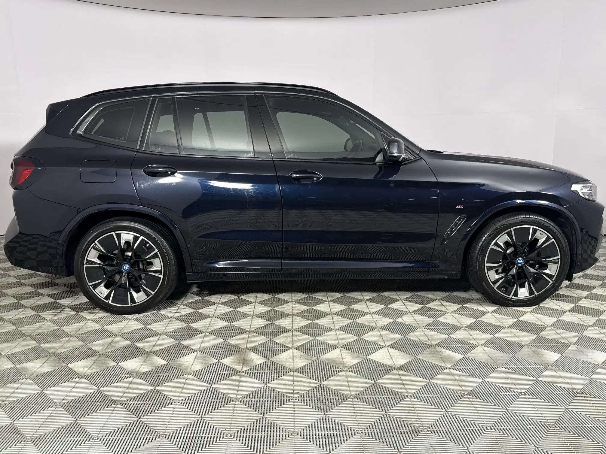 BMW iX3