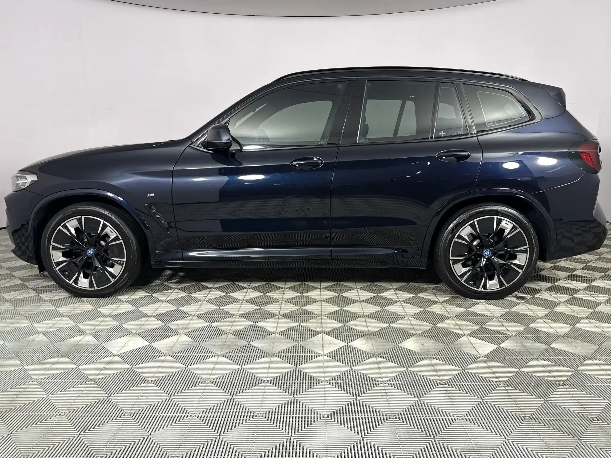 BMW iX3