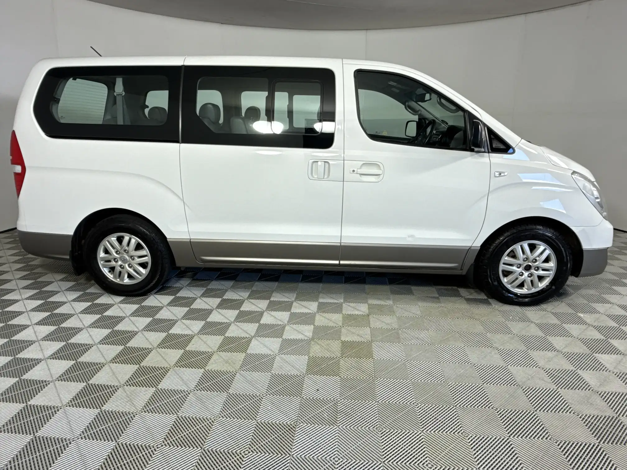 Hyundai H-1