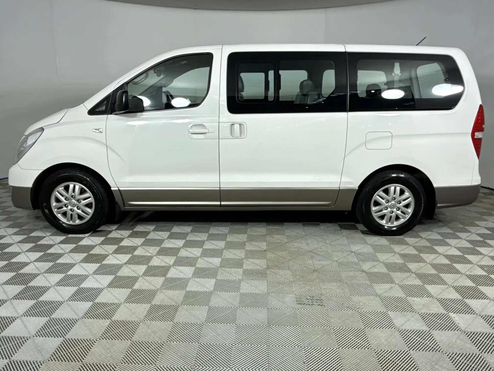 Hyundai H-1