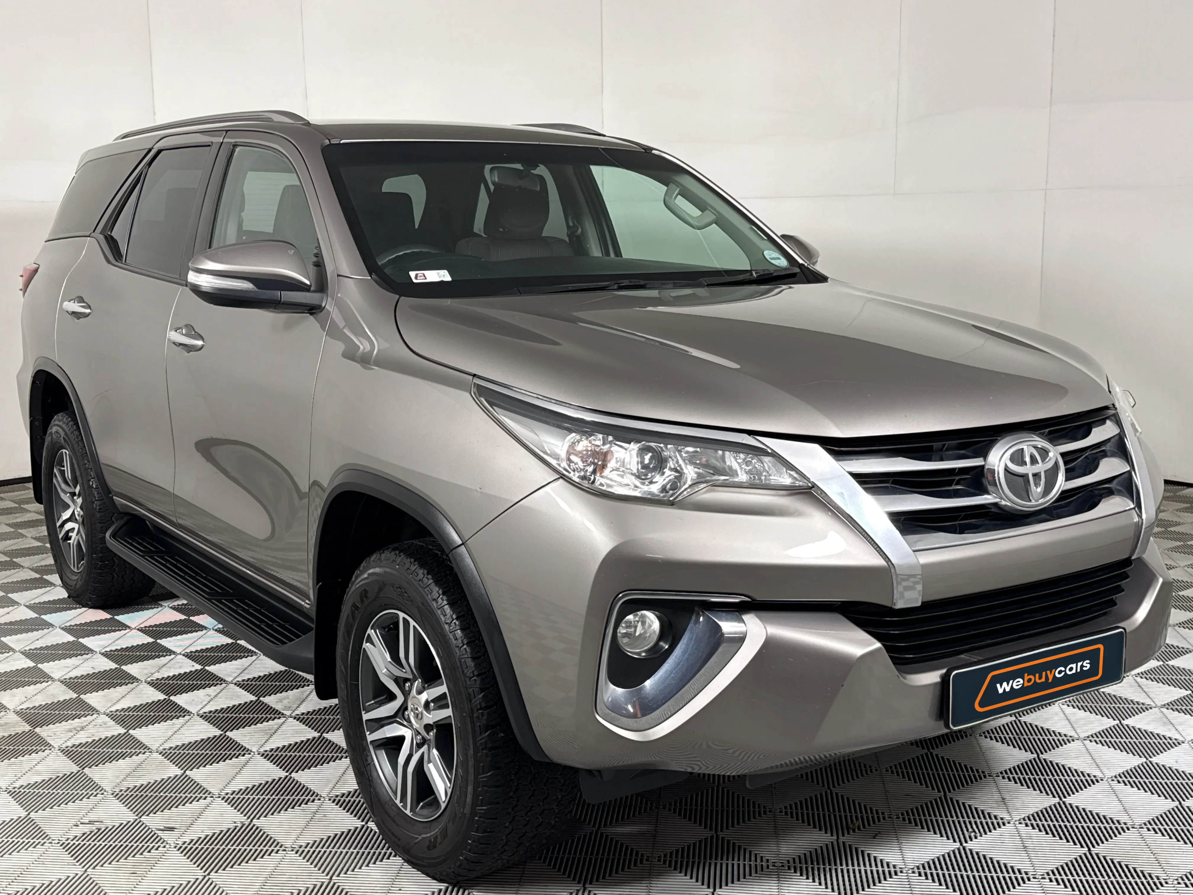 2016 Toyota Fortuner 2.4gd-6 R/B Auto, photo 3