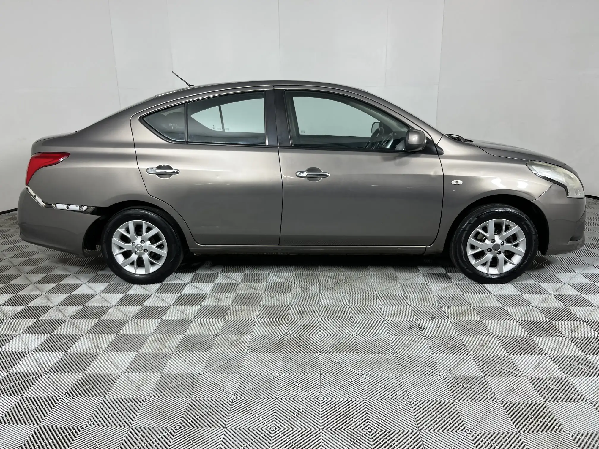 Nissan Almera