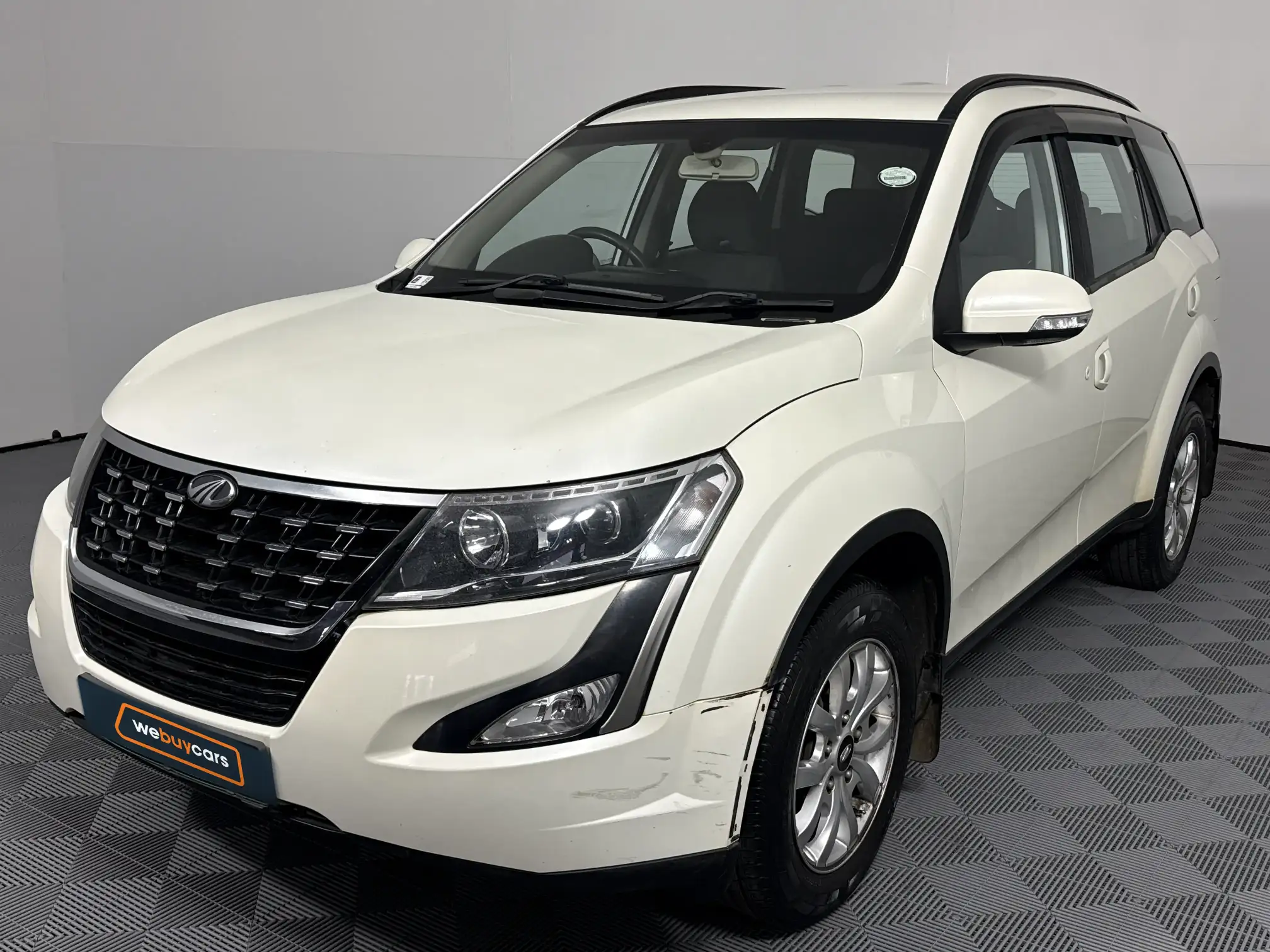 2020 Mahindra XUV