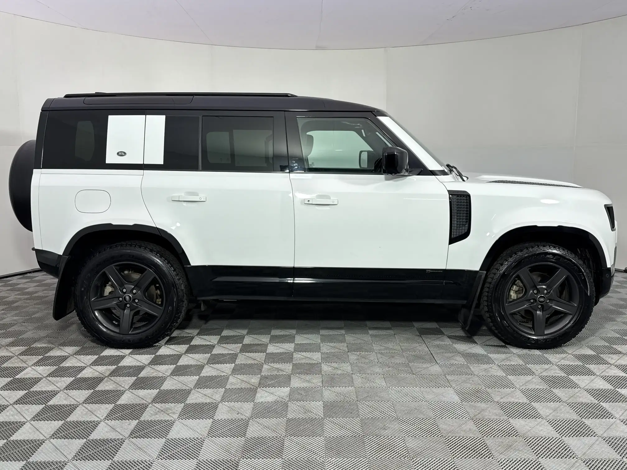 Land Rover Defender 110