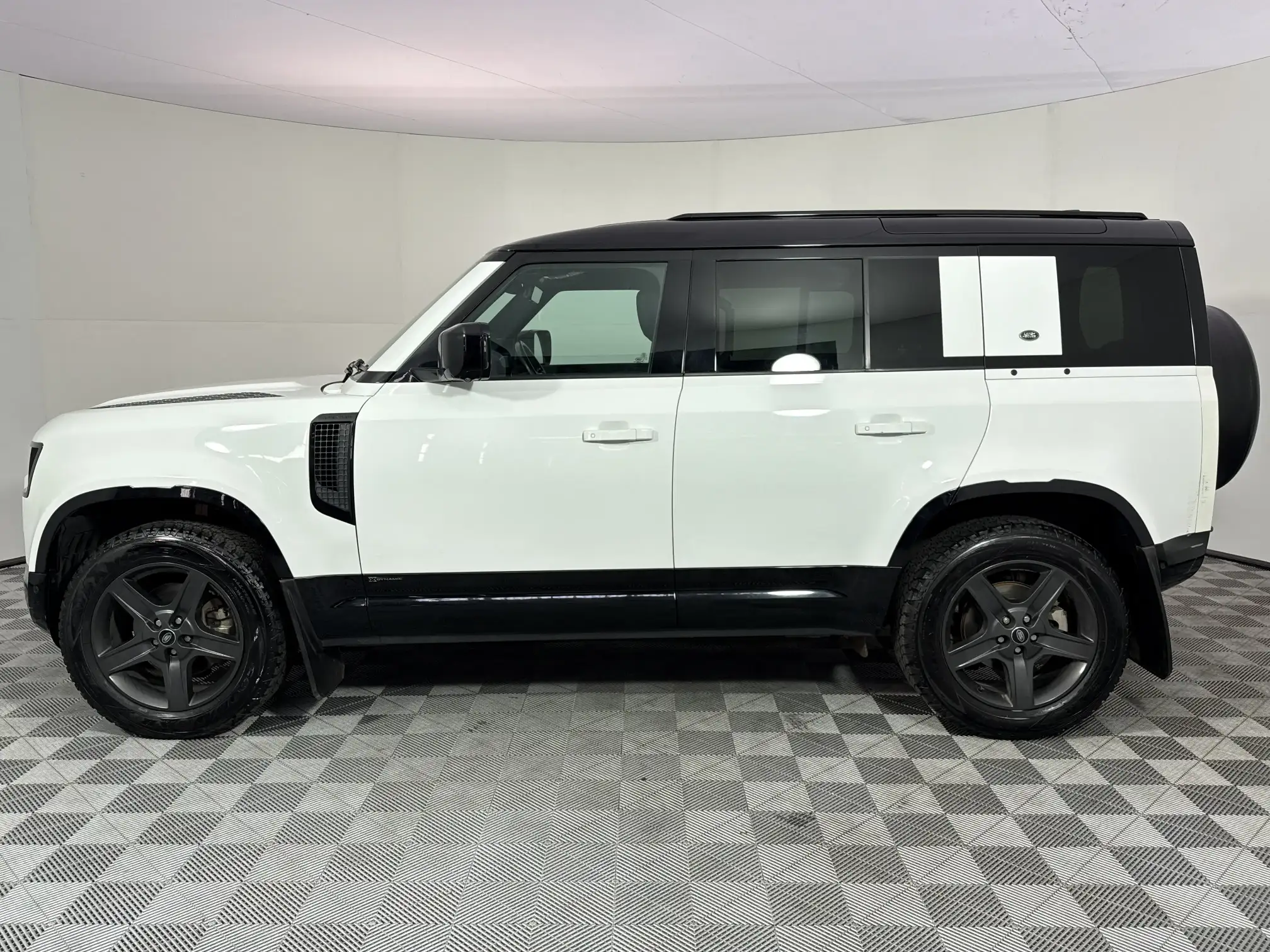 Land Rover Defender 110