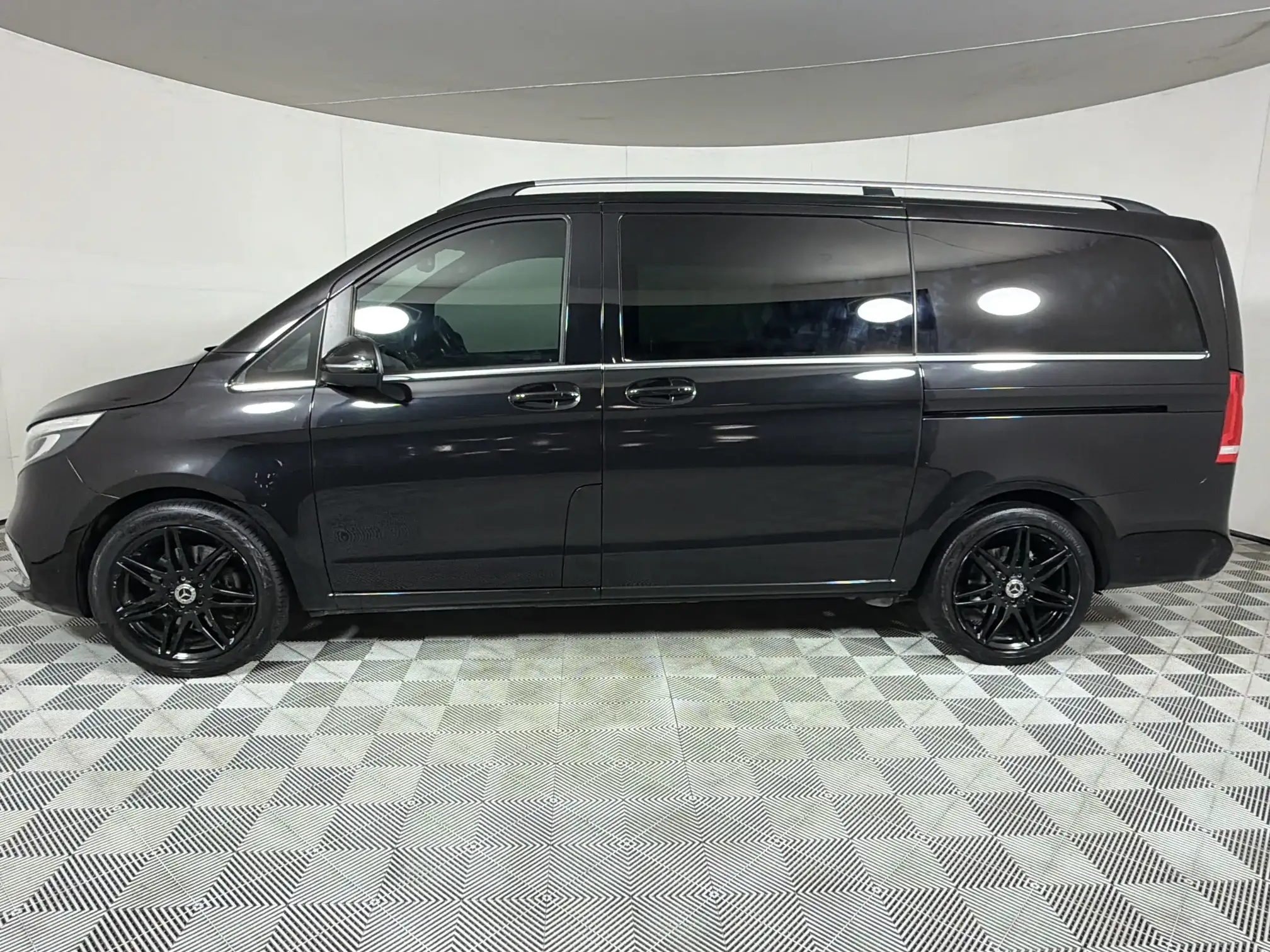 Mercedes-Benz V250