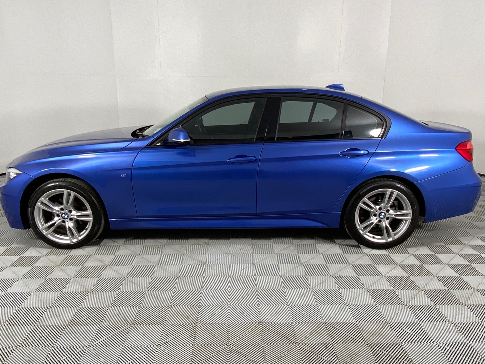 Used 2017 BMW 3 Series 320i M Sport Auto (F30) for sale | WeBuyCars