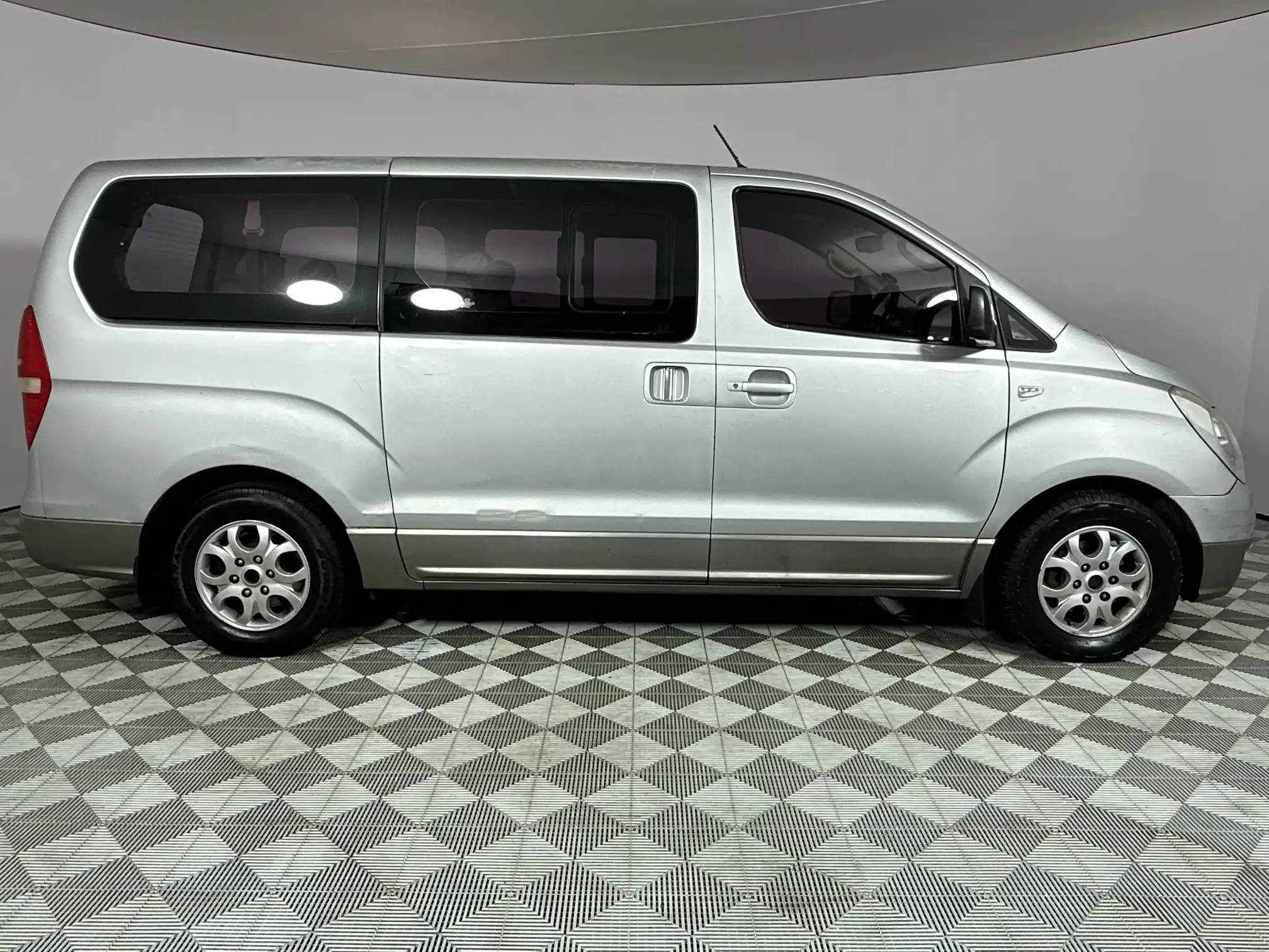 Hyundai H-1