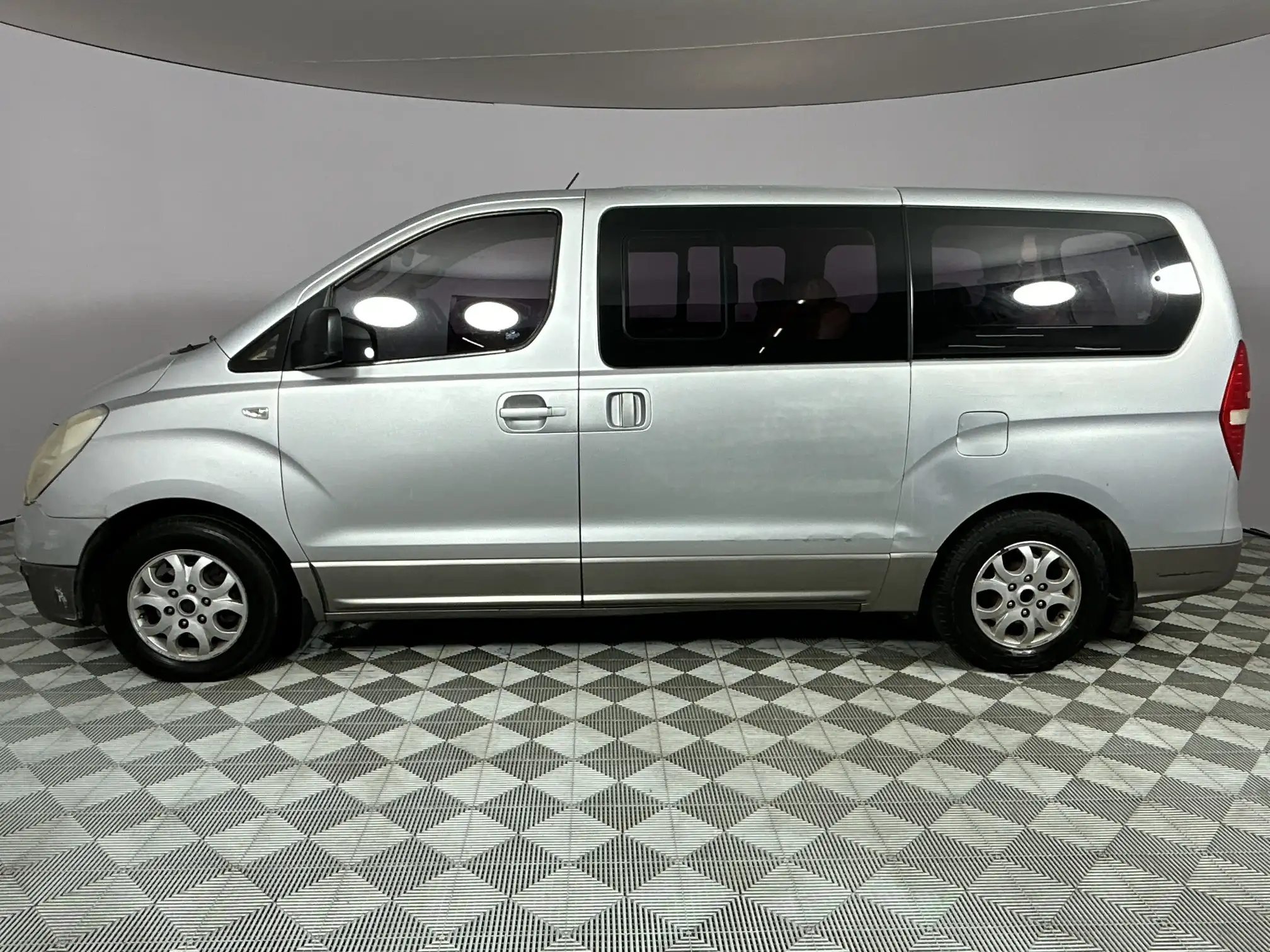 Hyundai H-1