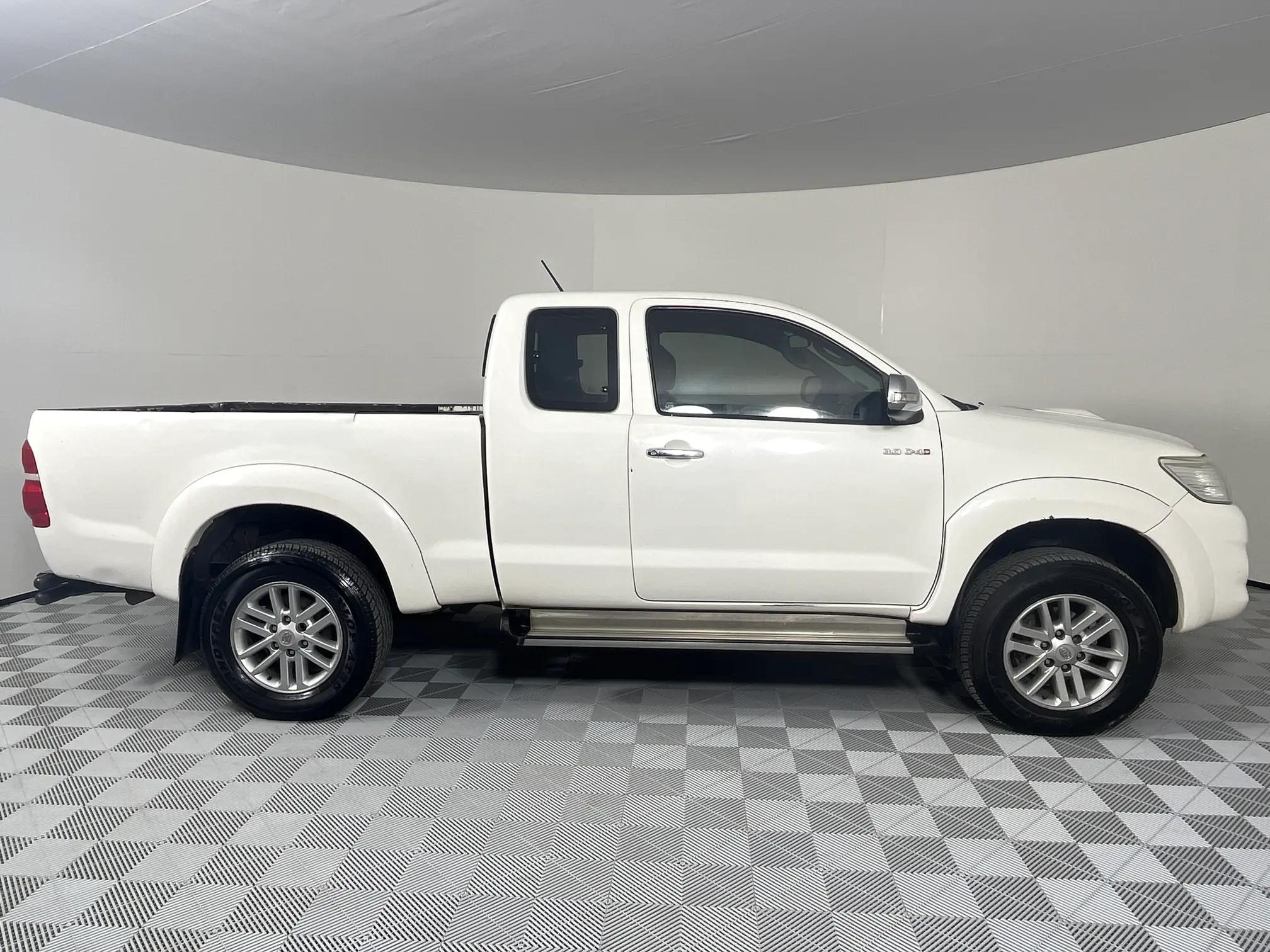 Toyota Hilux ( II) 3.0 D-4D Raider Xtra Cab 4X4 For Sale - R 147 900 ...