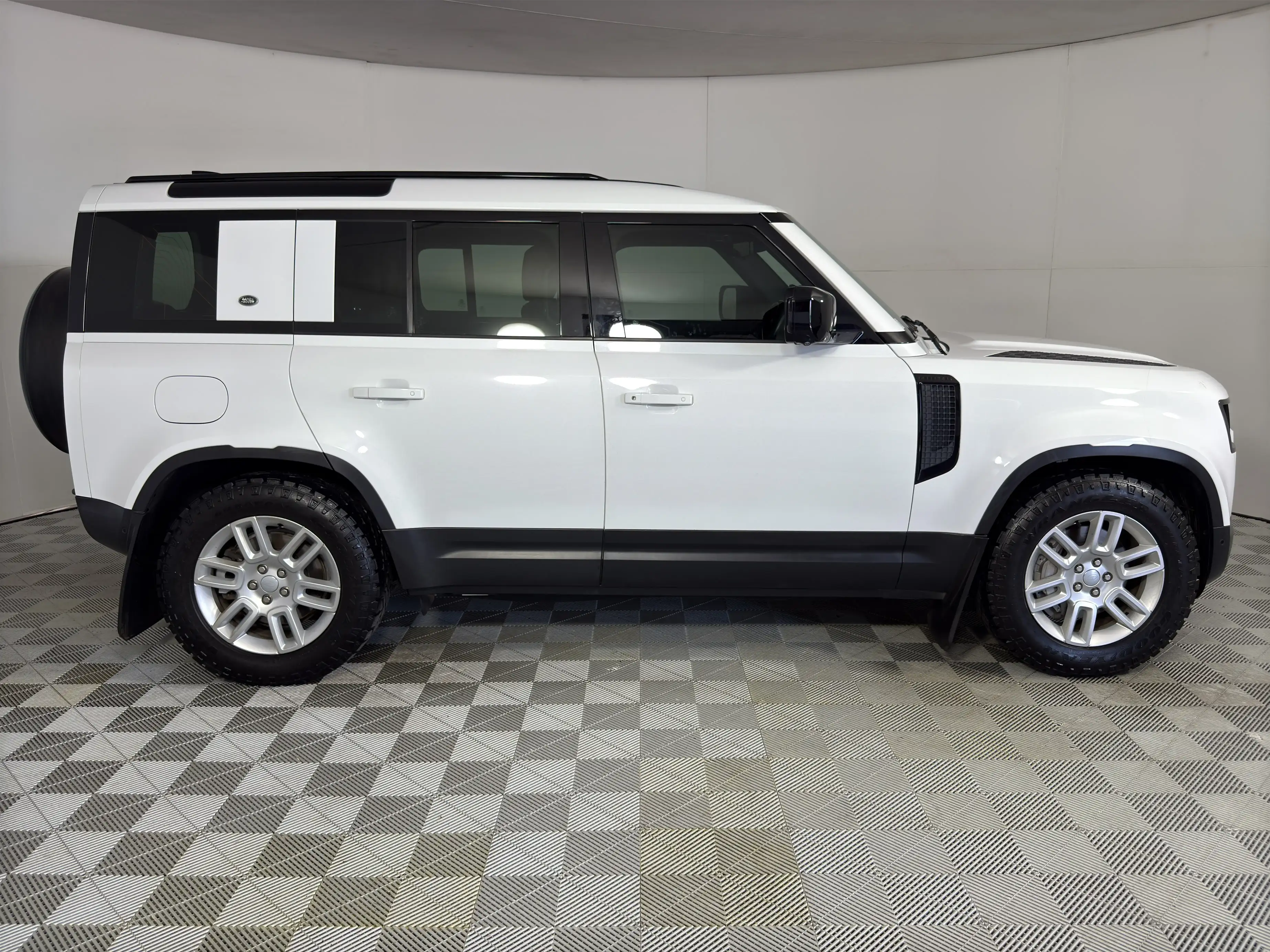 Land Rover Defender 110