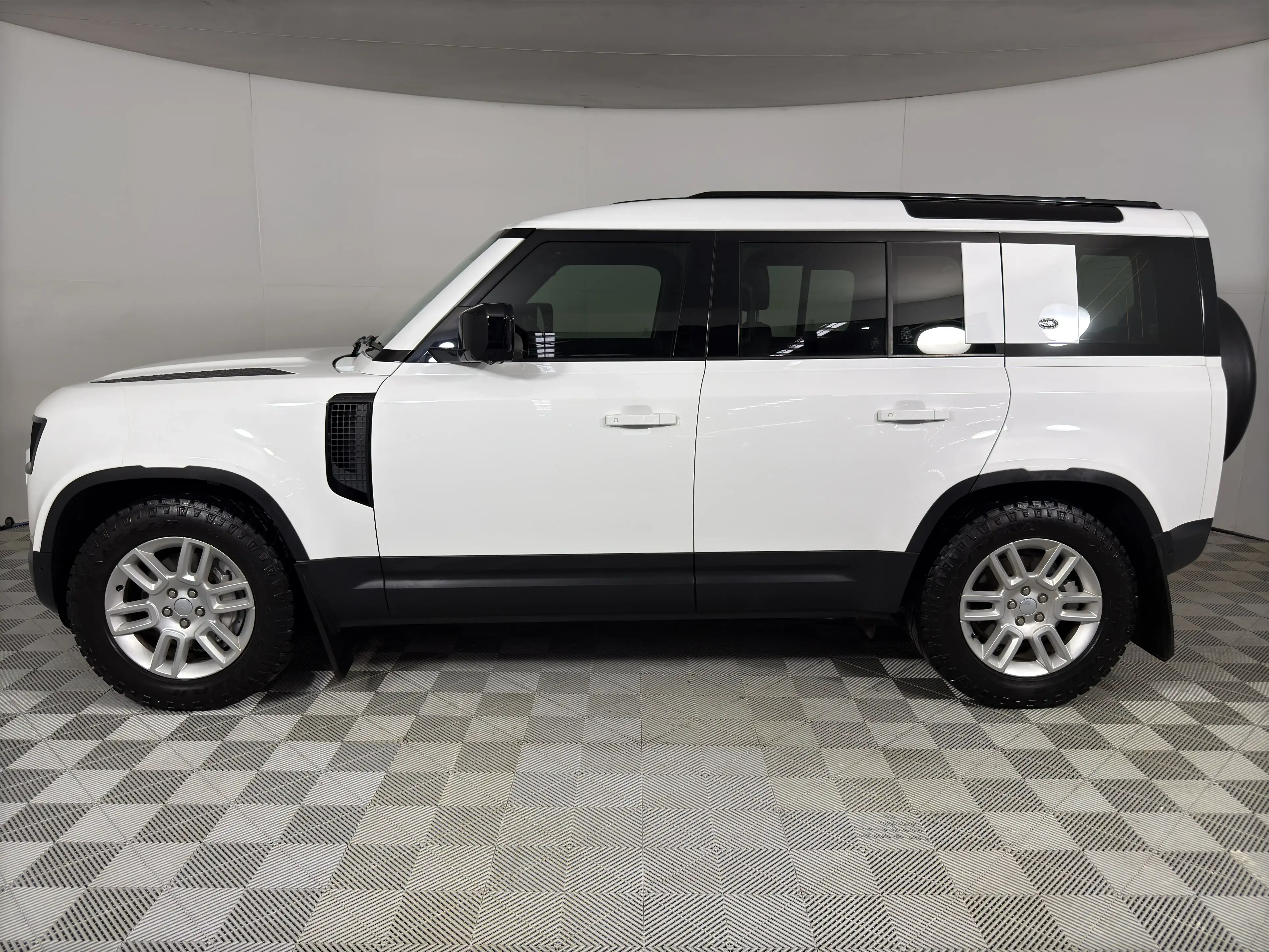 Land Rover Defender 110