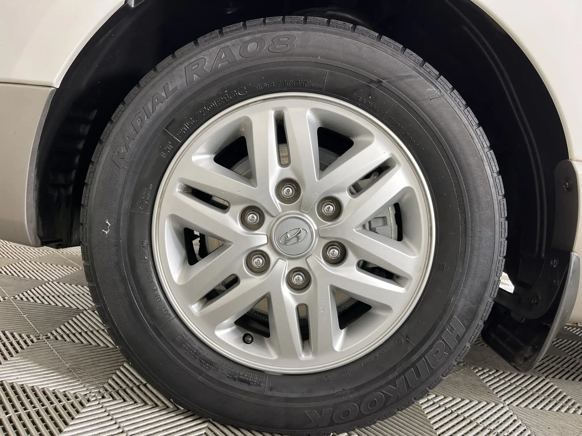 Hyundai H-1