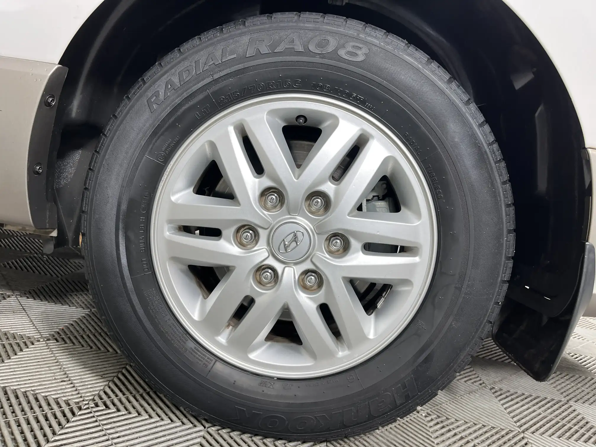 Hyundai H-1
