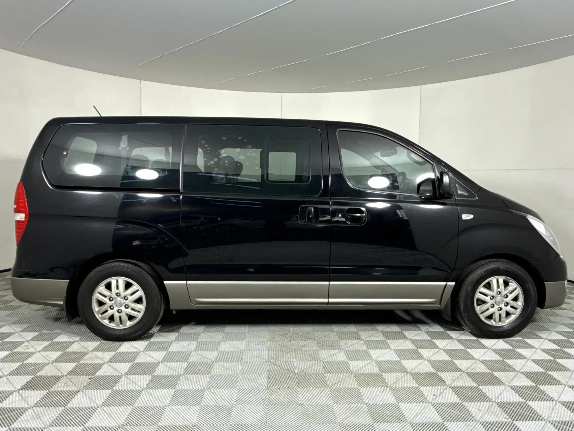 Hyundai H-1