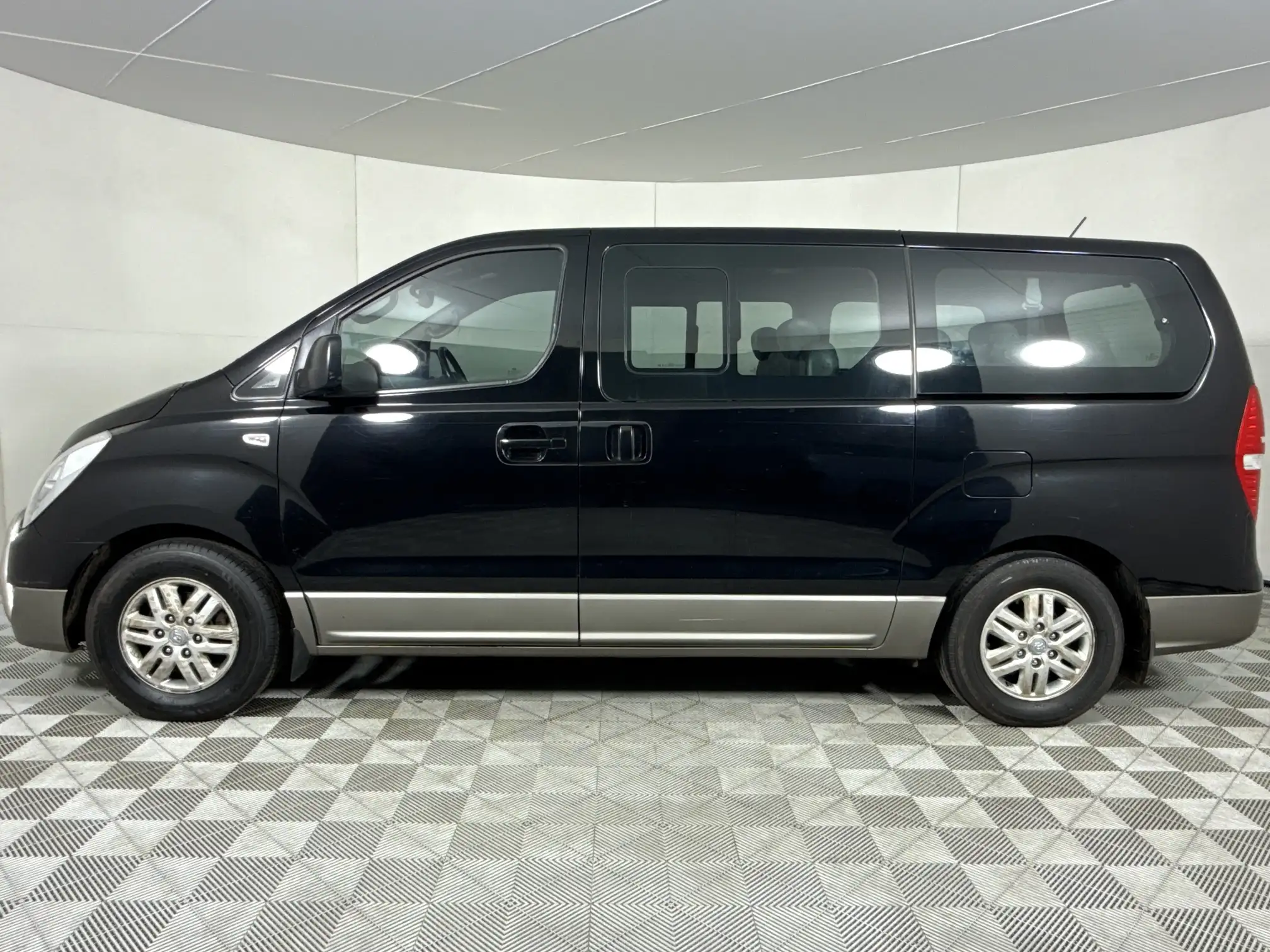 Hyundai H-1