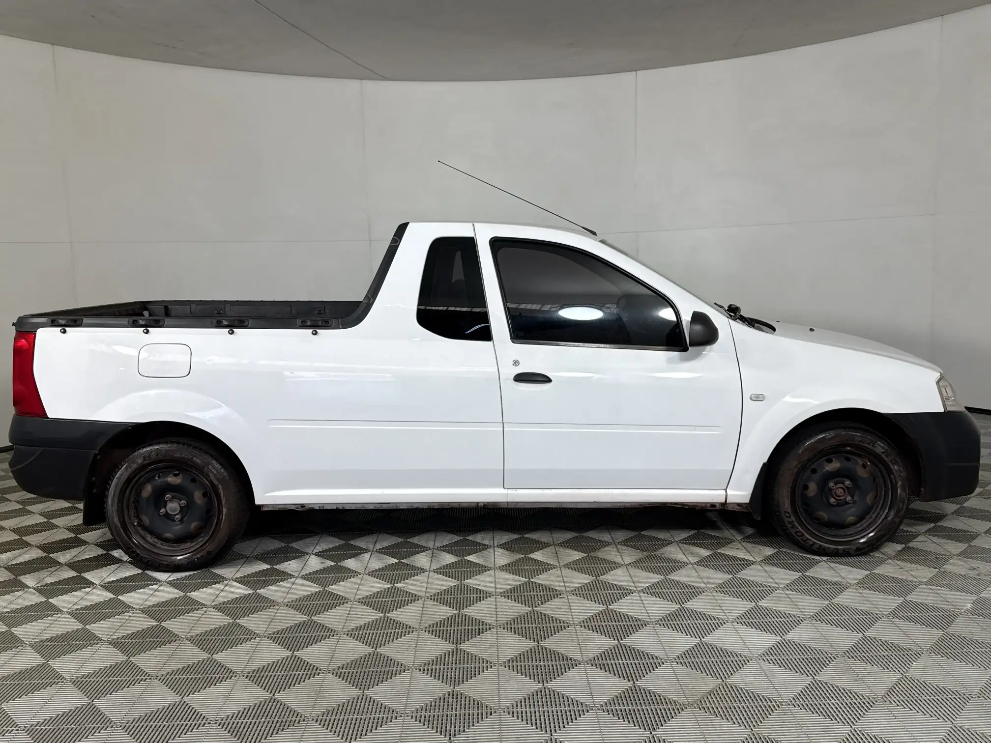 Nissan NP200