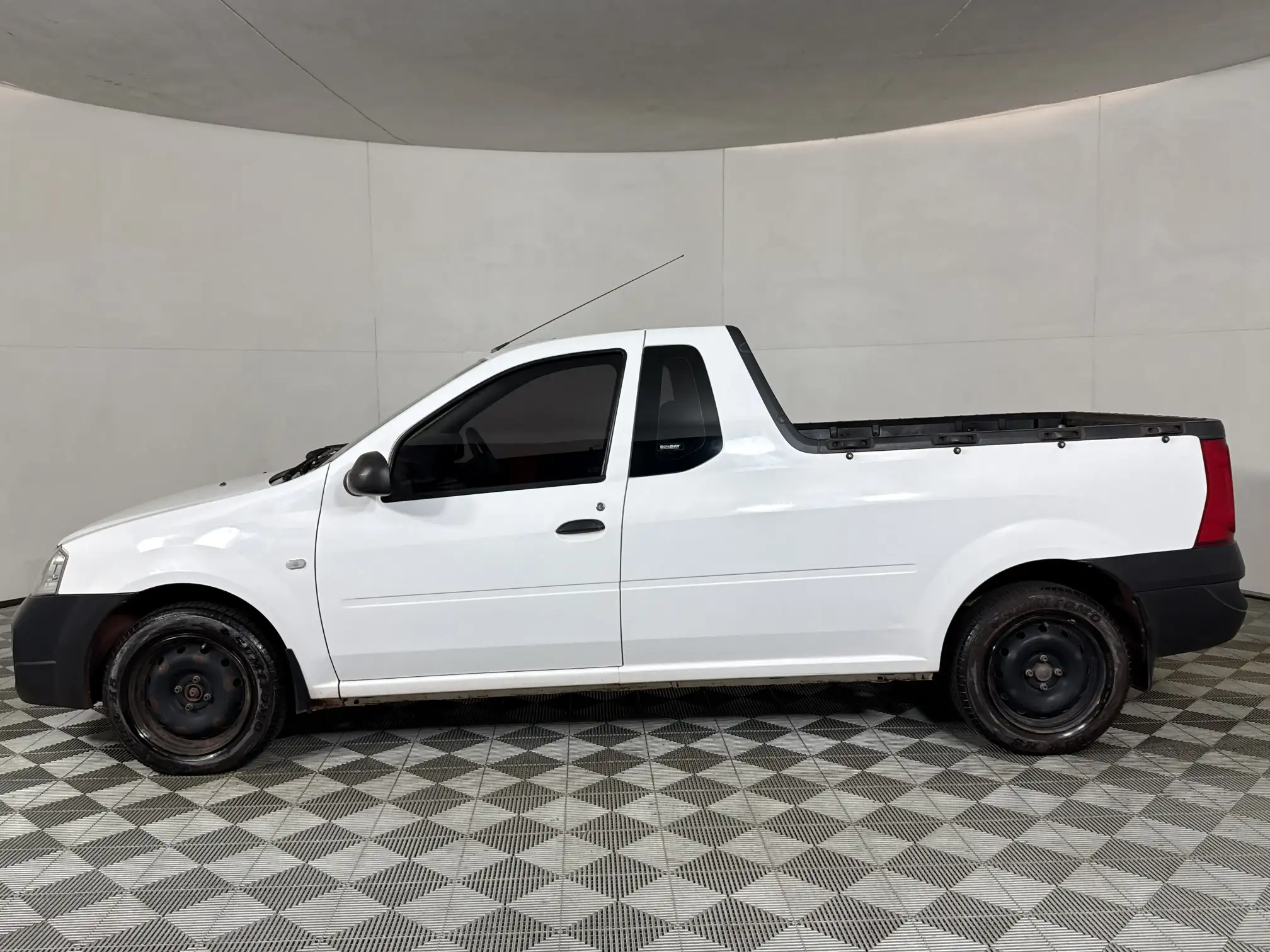 Nissan NP200