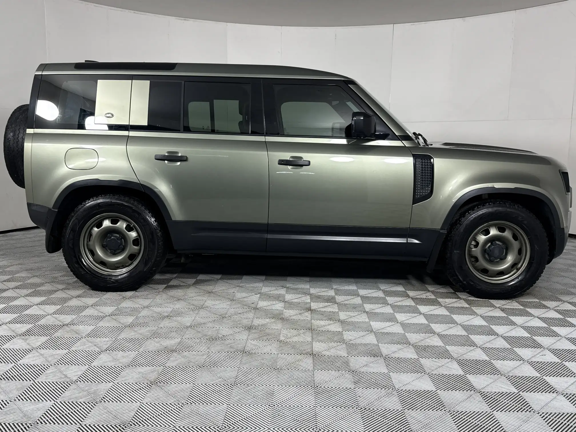 Land Rover Defender 110