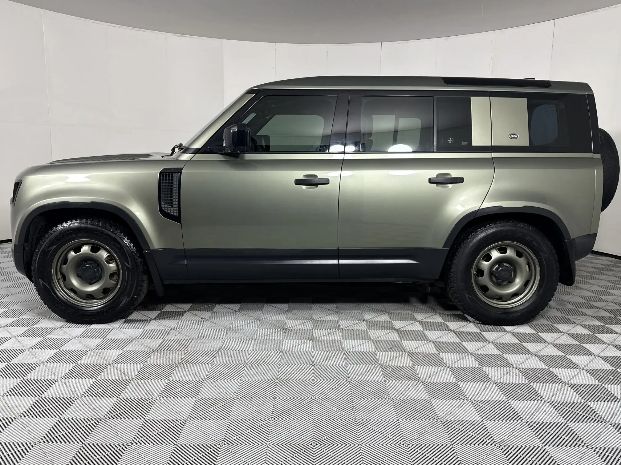 Land Rover Defender 110