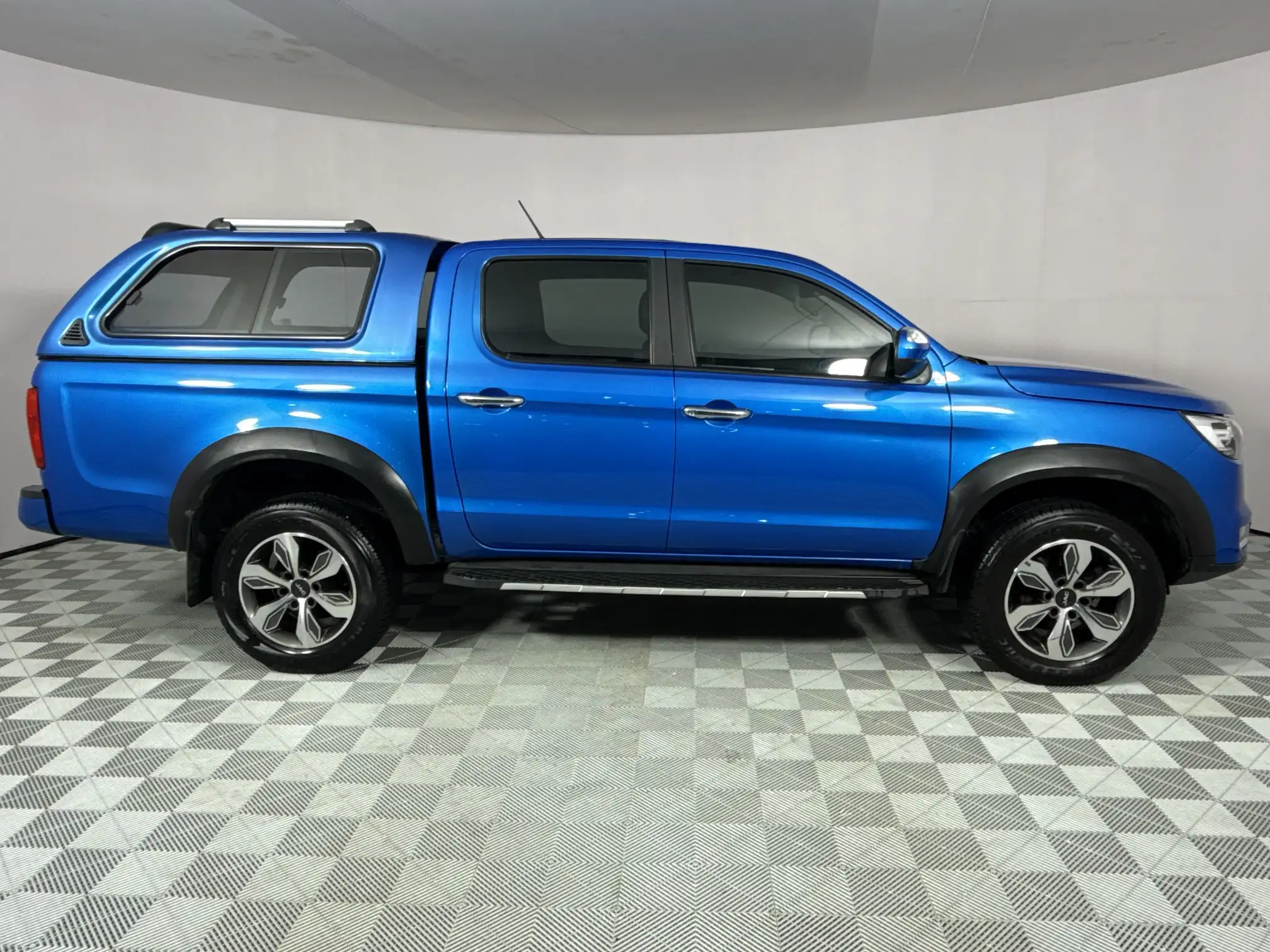 JAC T8