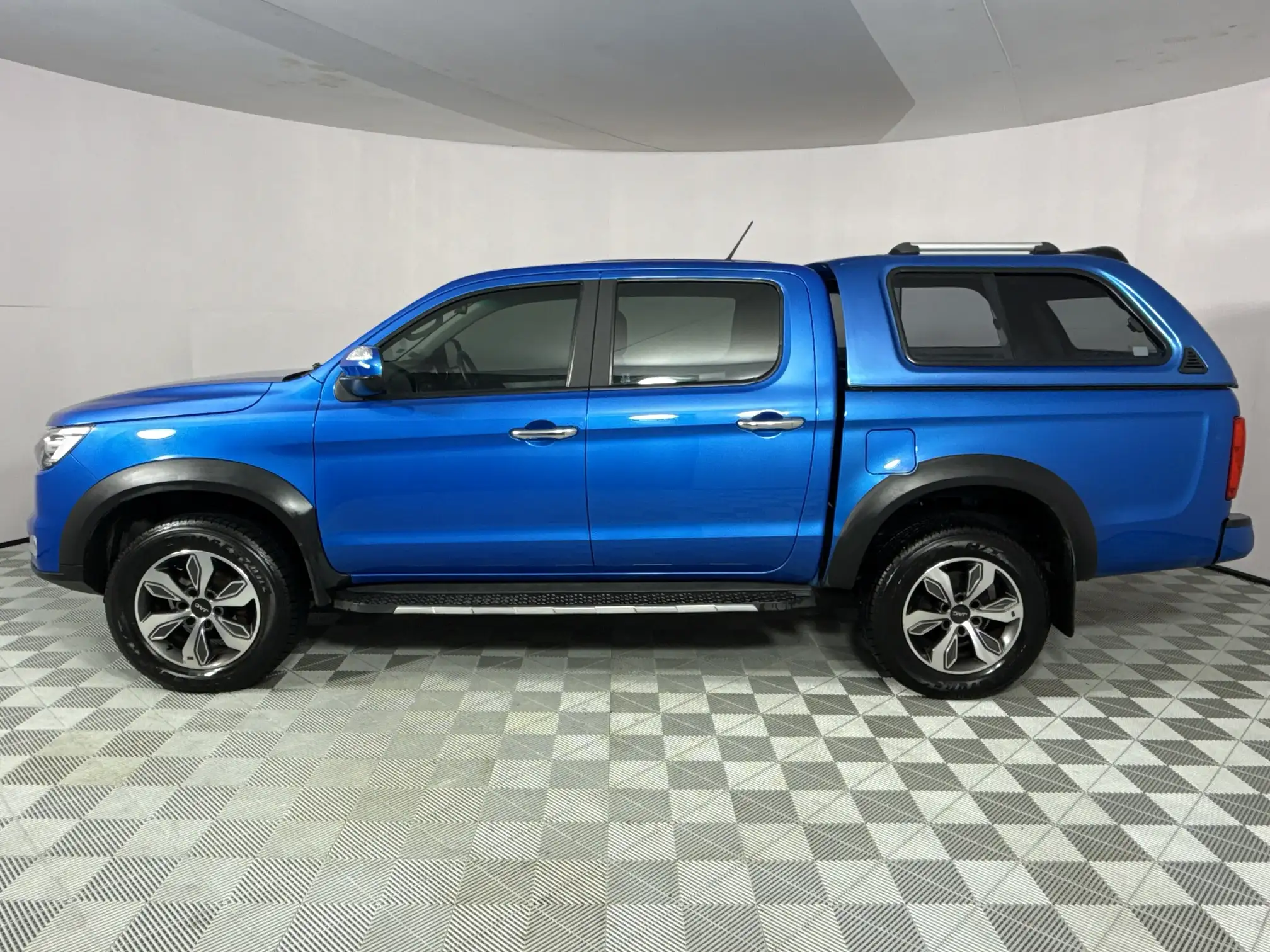 JAC T8