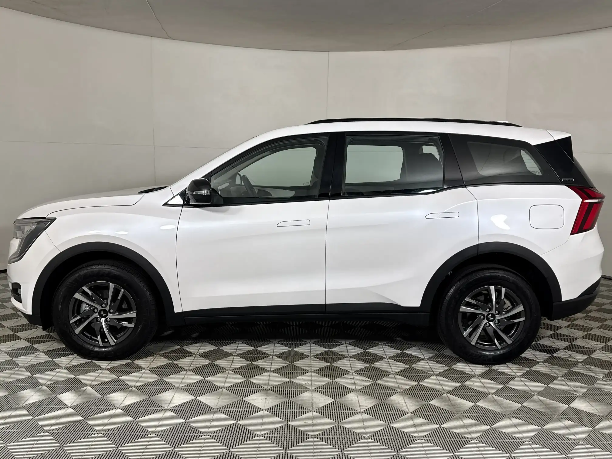 Mahindra XUV 700