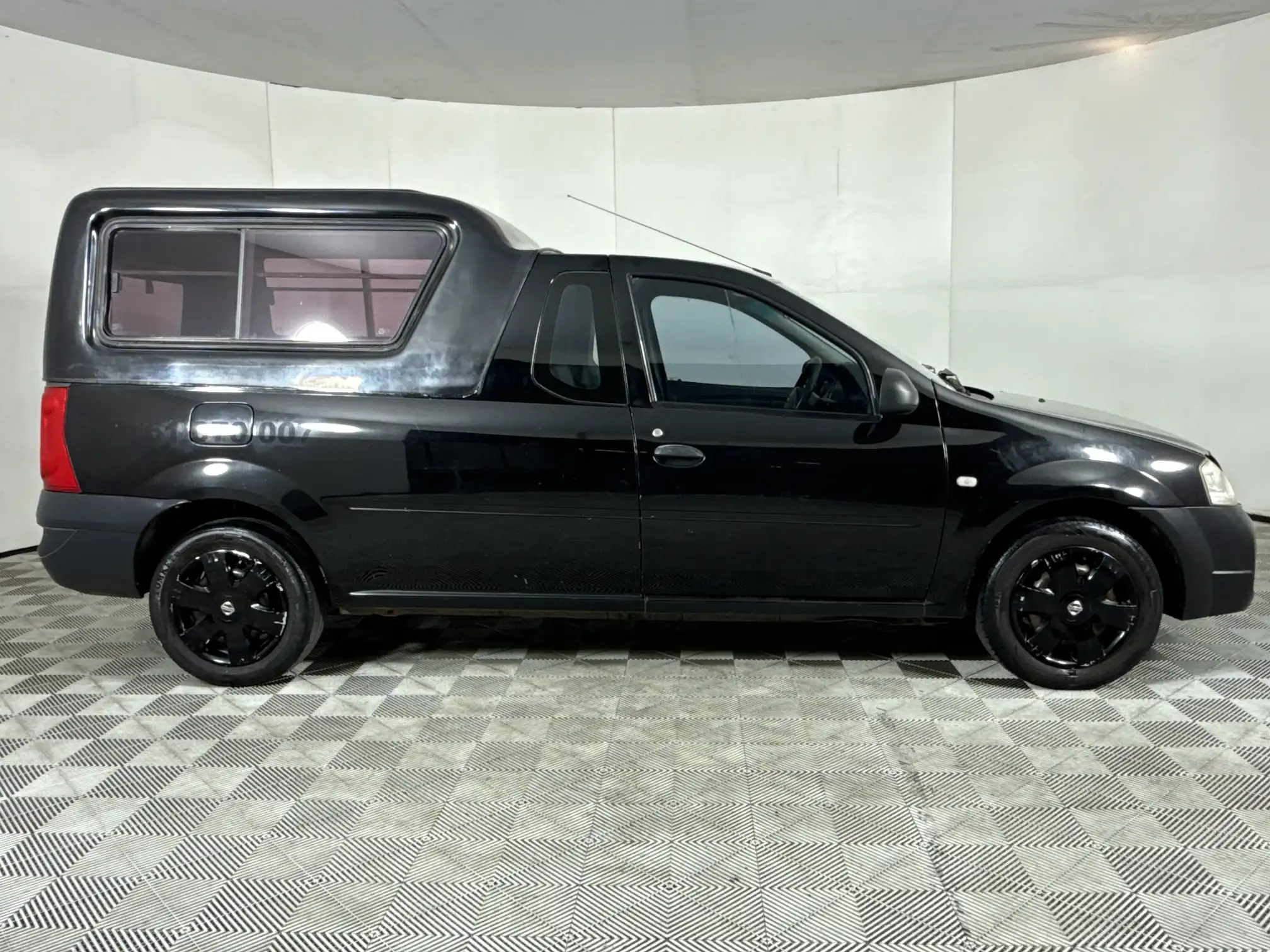 Nissan NP200