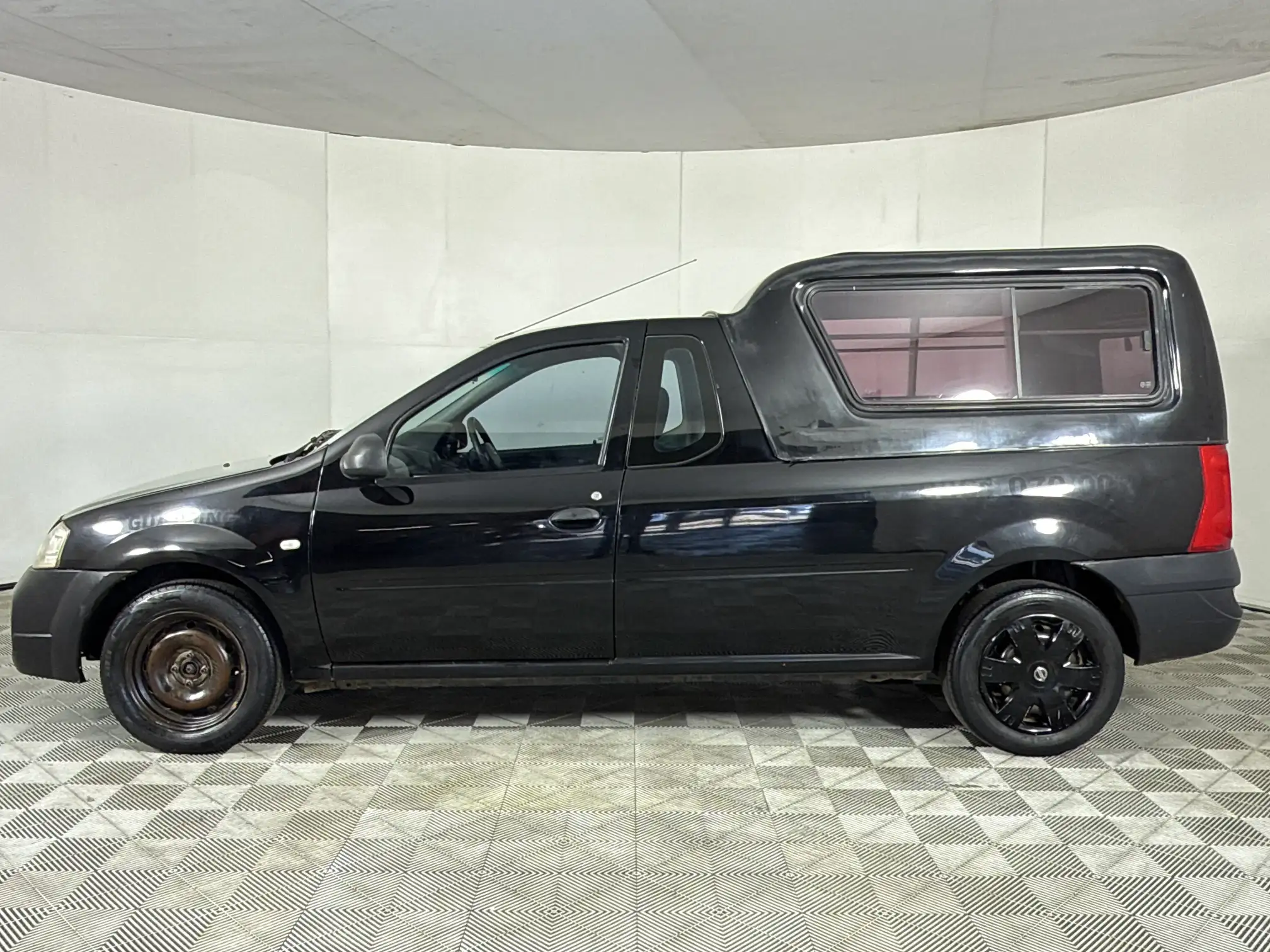 Nissan NP200