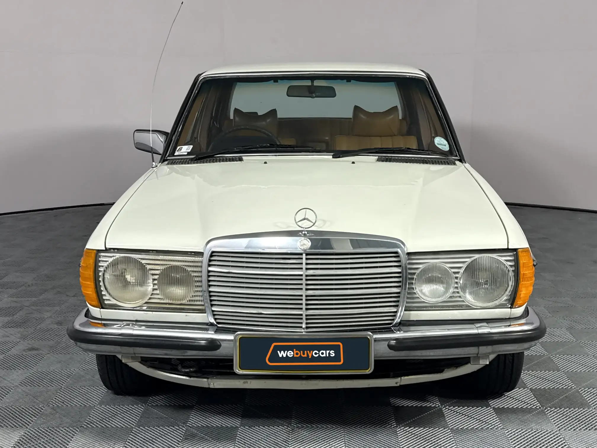 Mercedes-Benz W115 Shape Sedan